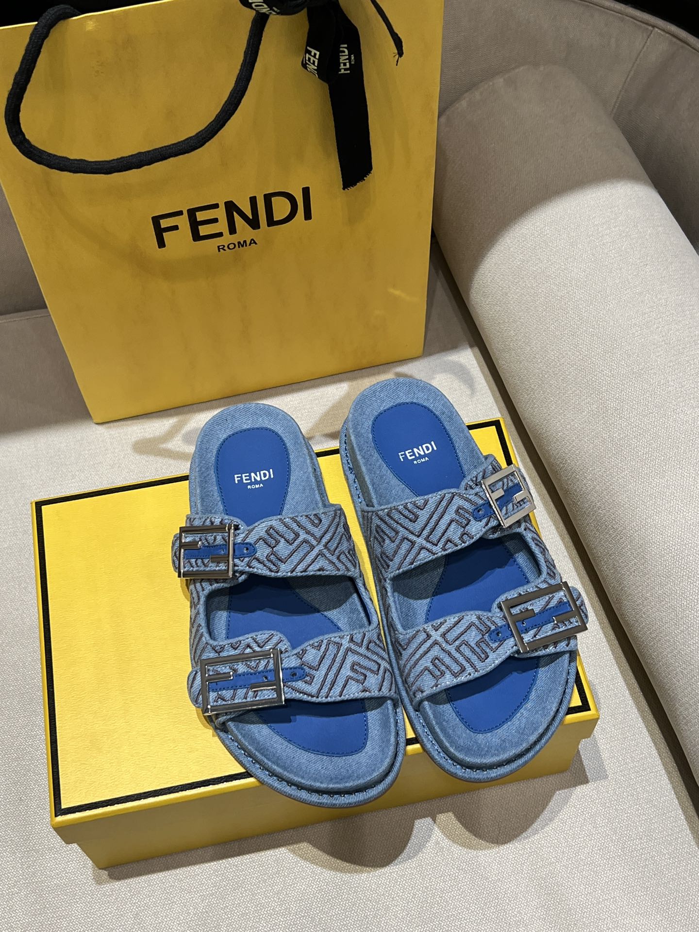 Fendi 2025ss Baguette Slides(EU35-41)
