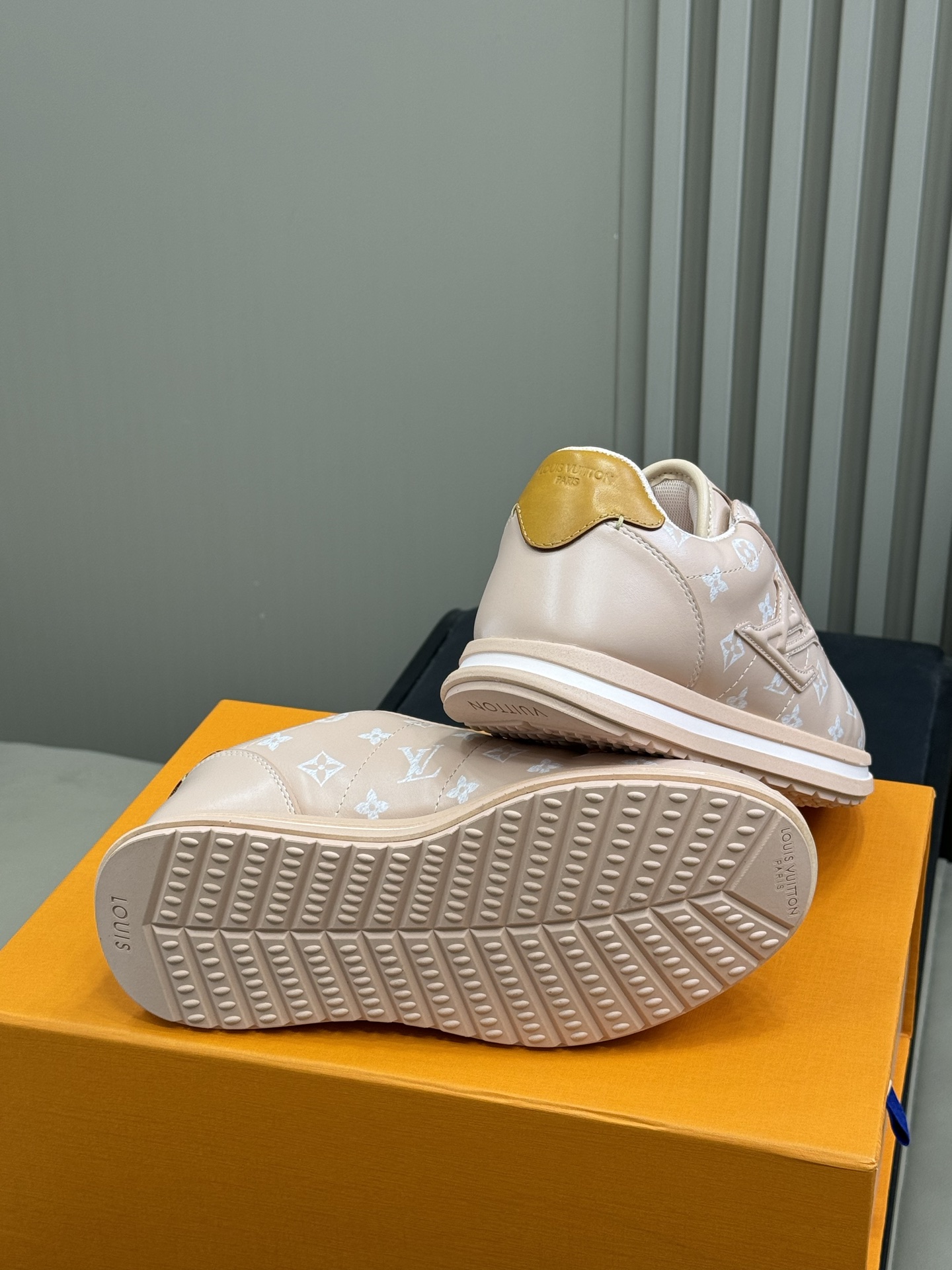 Lou*s Vuitton Buttersoft Sneakers(EU35-46)