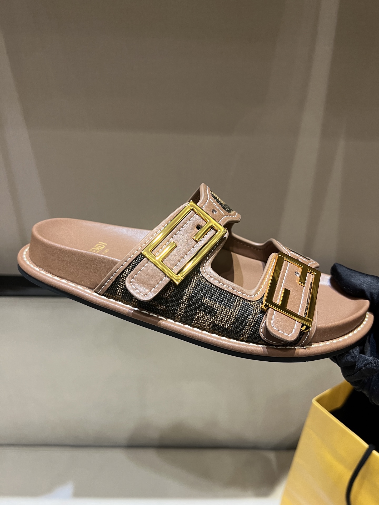 Fendi 2025ss Baguette Slides(EU35-41)