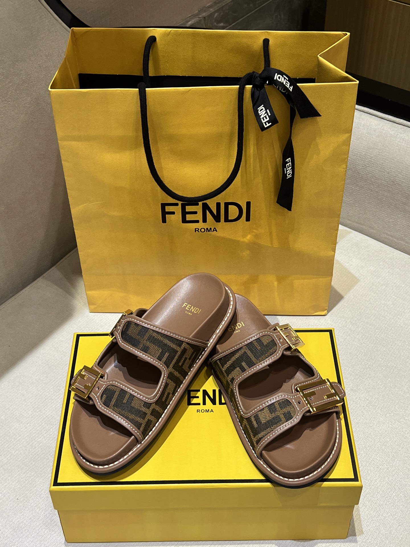 Fendi 2025ss Baguette Slides(EU35-41)