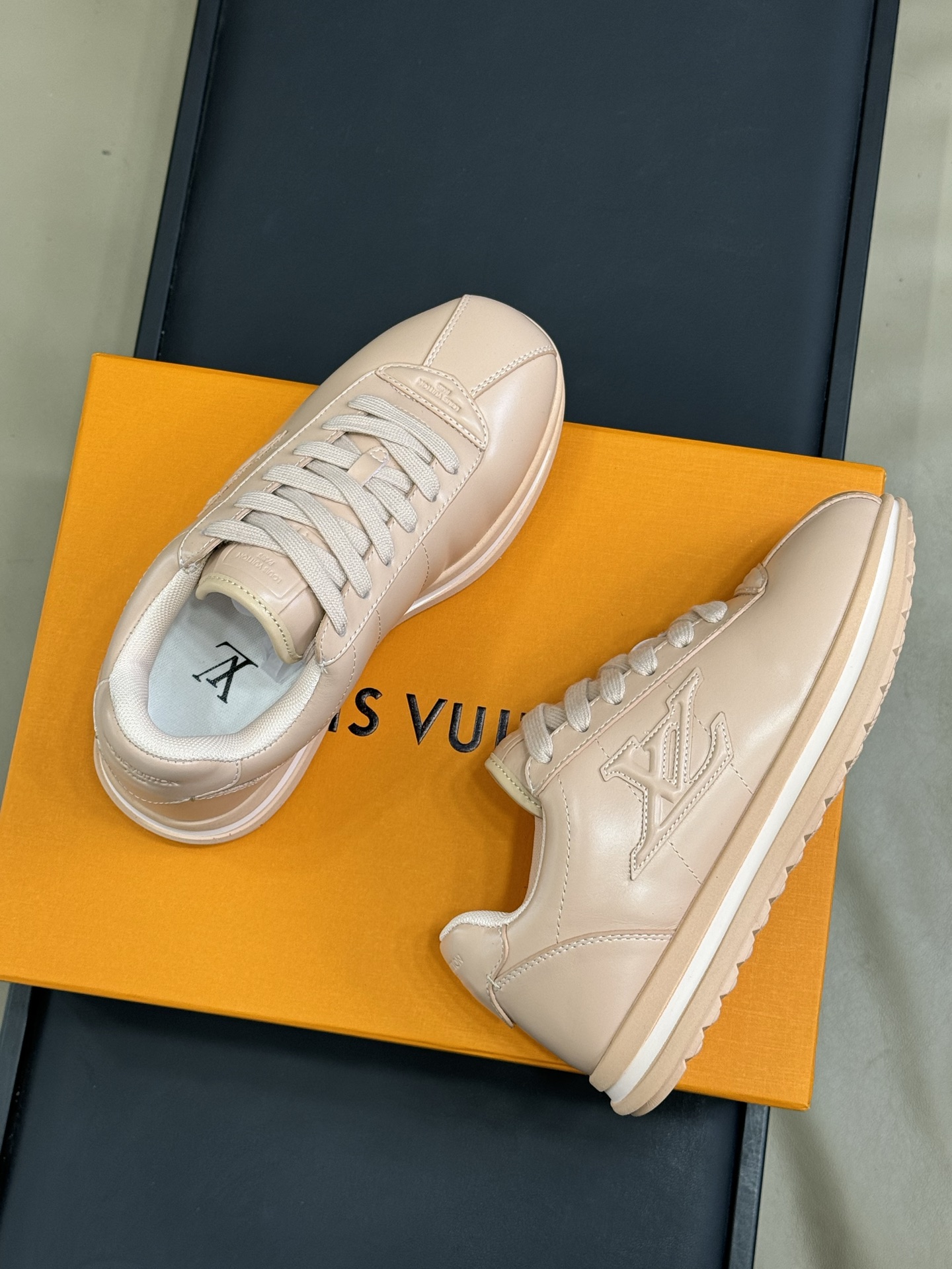 Lou*s Vuitton Buttersoft Sneakers(EU35-46)