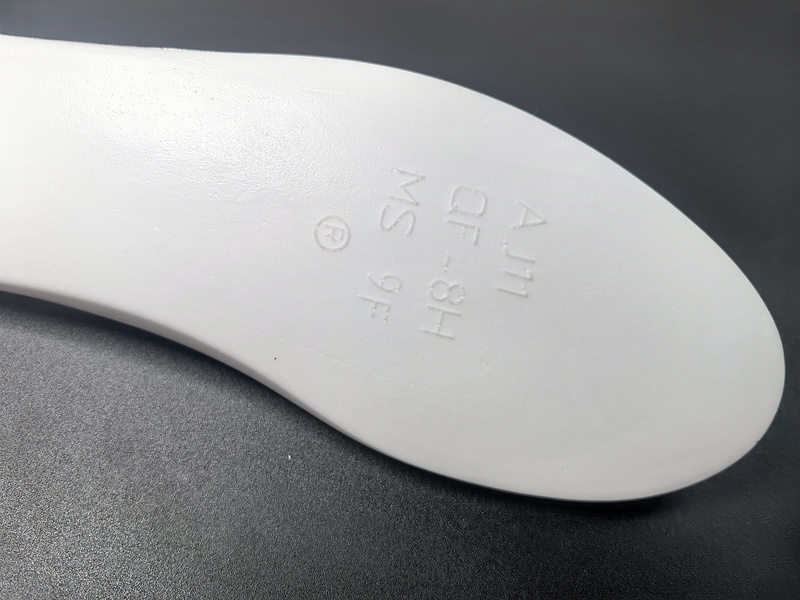 UNDEFEATED x Air Jordan 4 OG IB1519-200