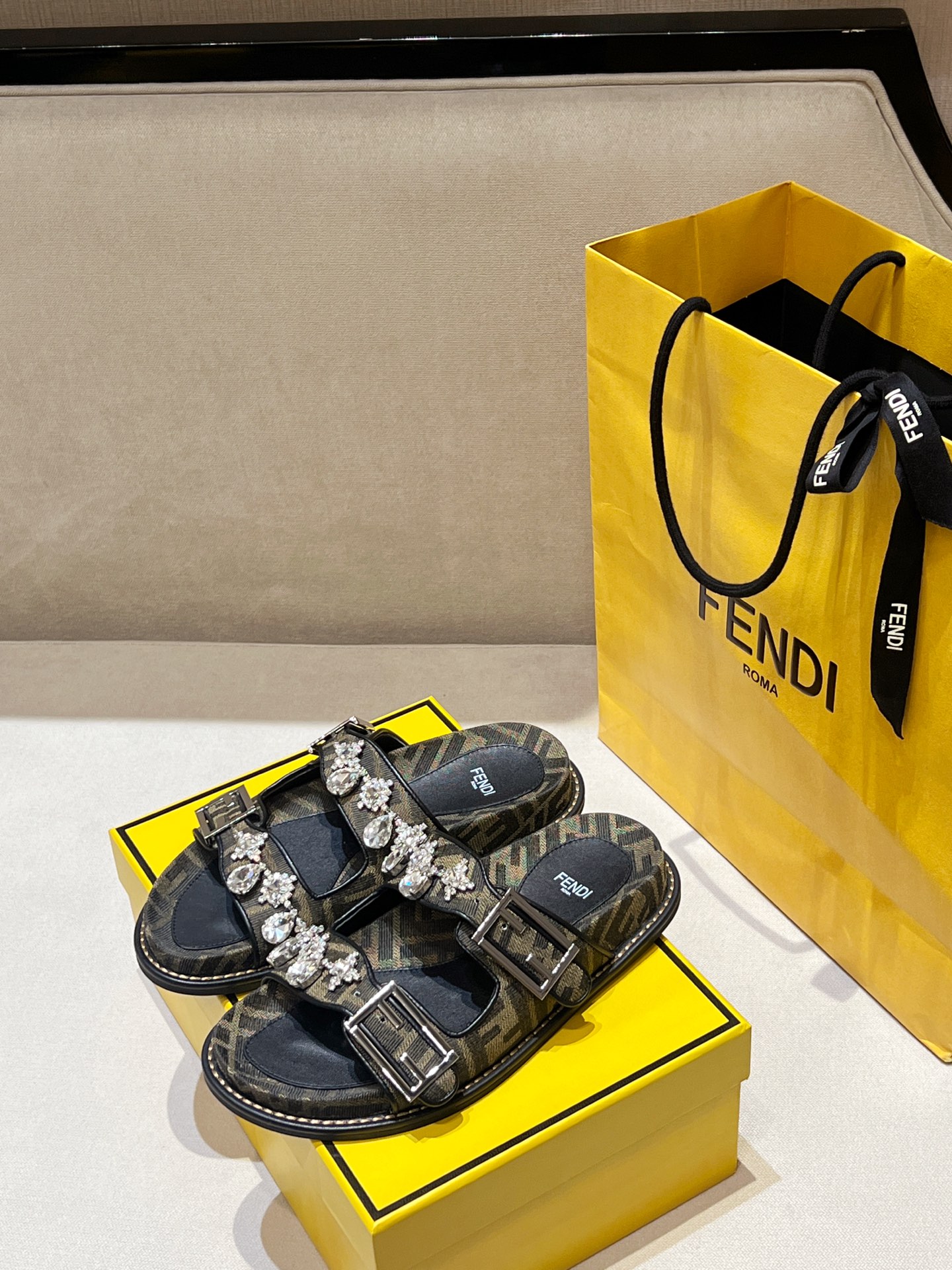 Fendi 2025ss Baguette Slides(EU35-41)