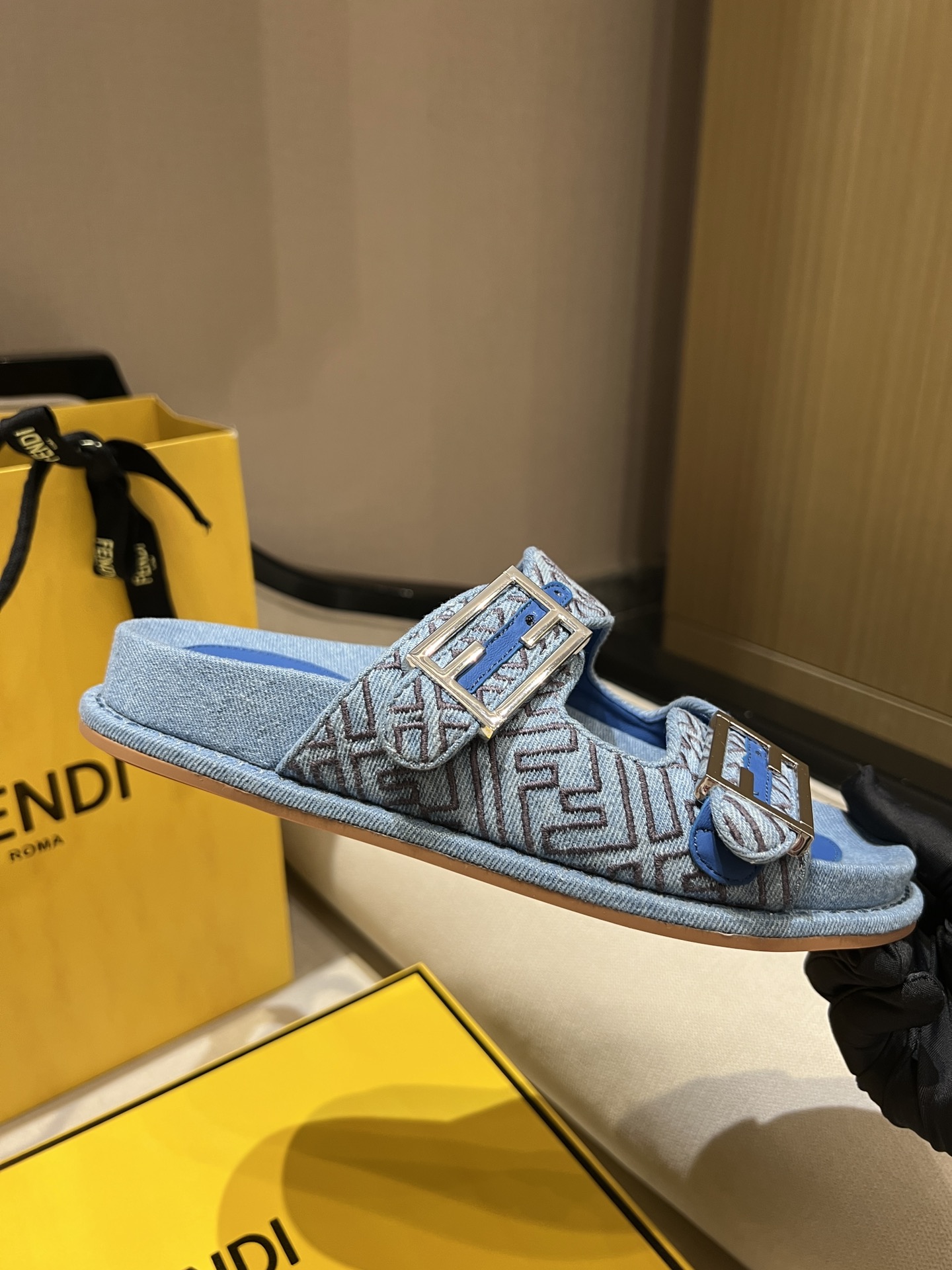 Fendi 2025ss Baguette Slides(EU35-41)