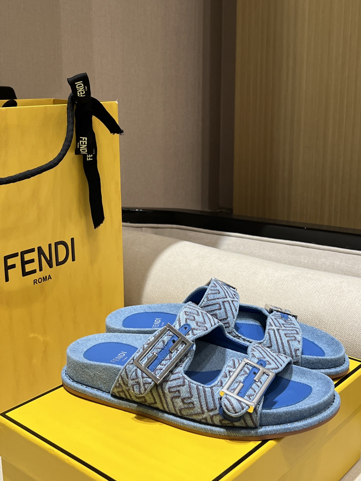 Fendi 2025ss Baguette Slides(EU35-41)