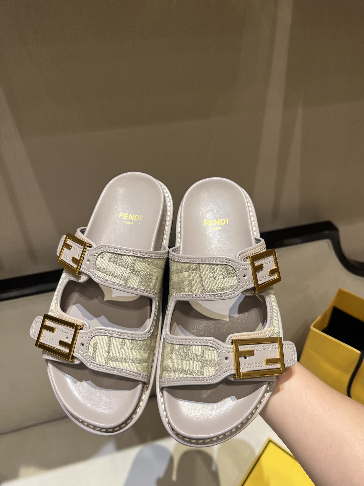 Fendi 2025ss Baguette Slides(EU35-41)