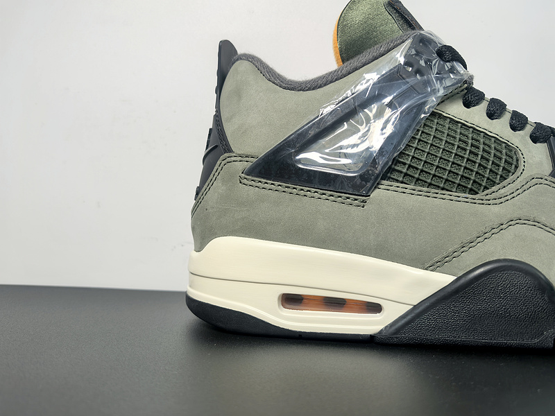 UNDEFEATED x Air Jordan 4 OG IB1519-200