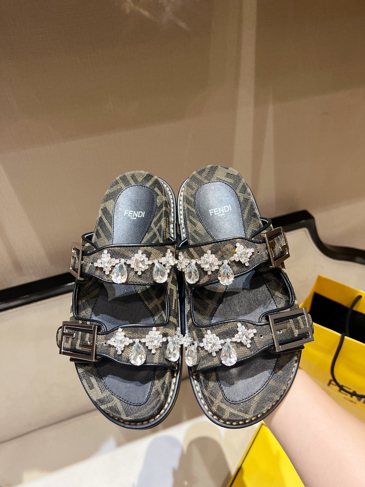 Fendi 2025ss Baguette Slides(EU35-41)