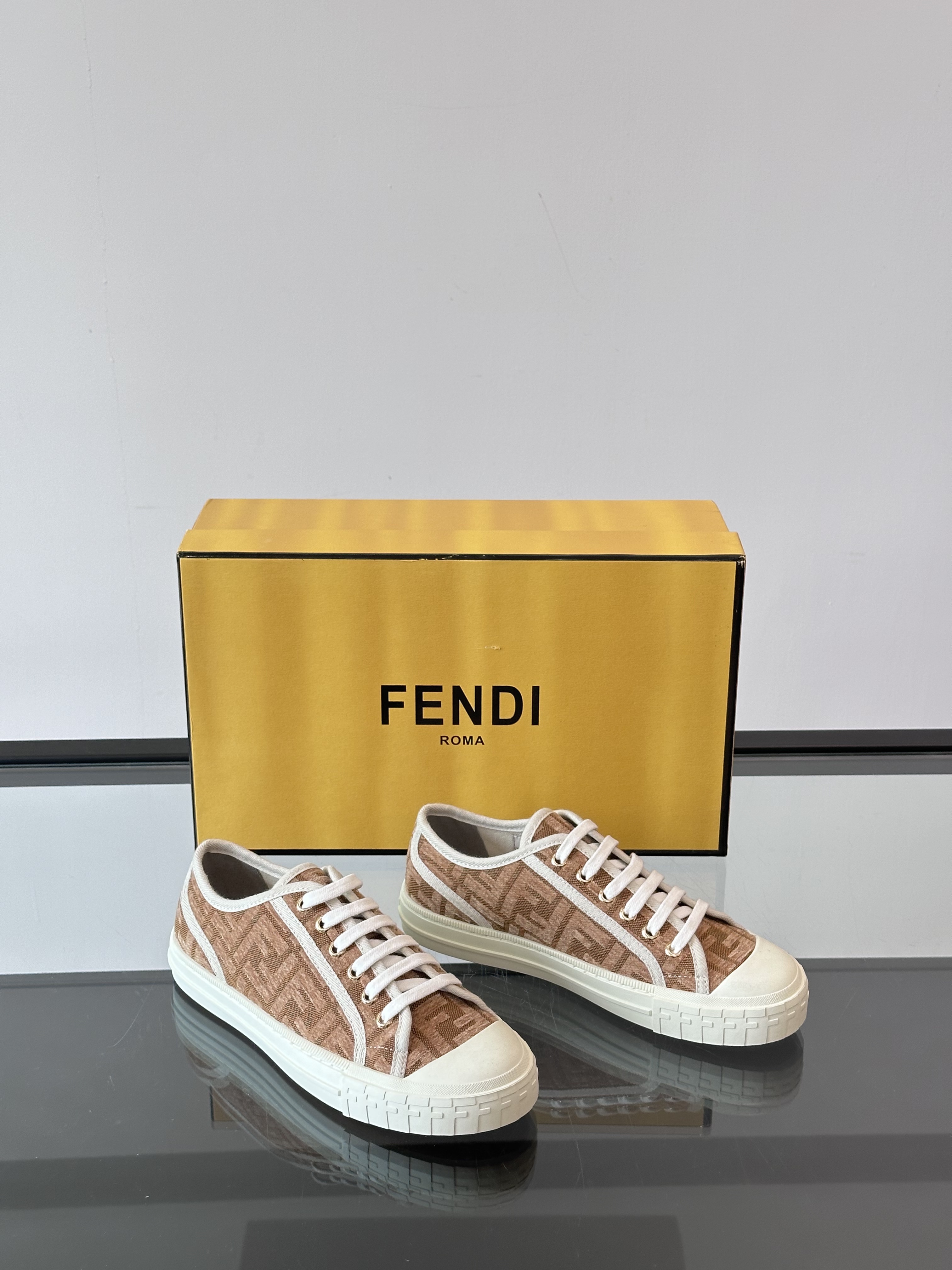 Fend* 2025ss Sneakers(EU35-45)