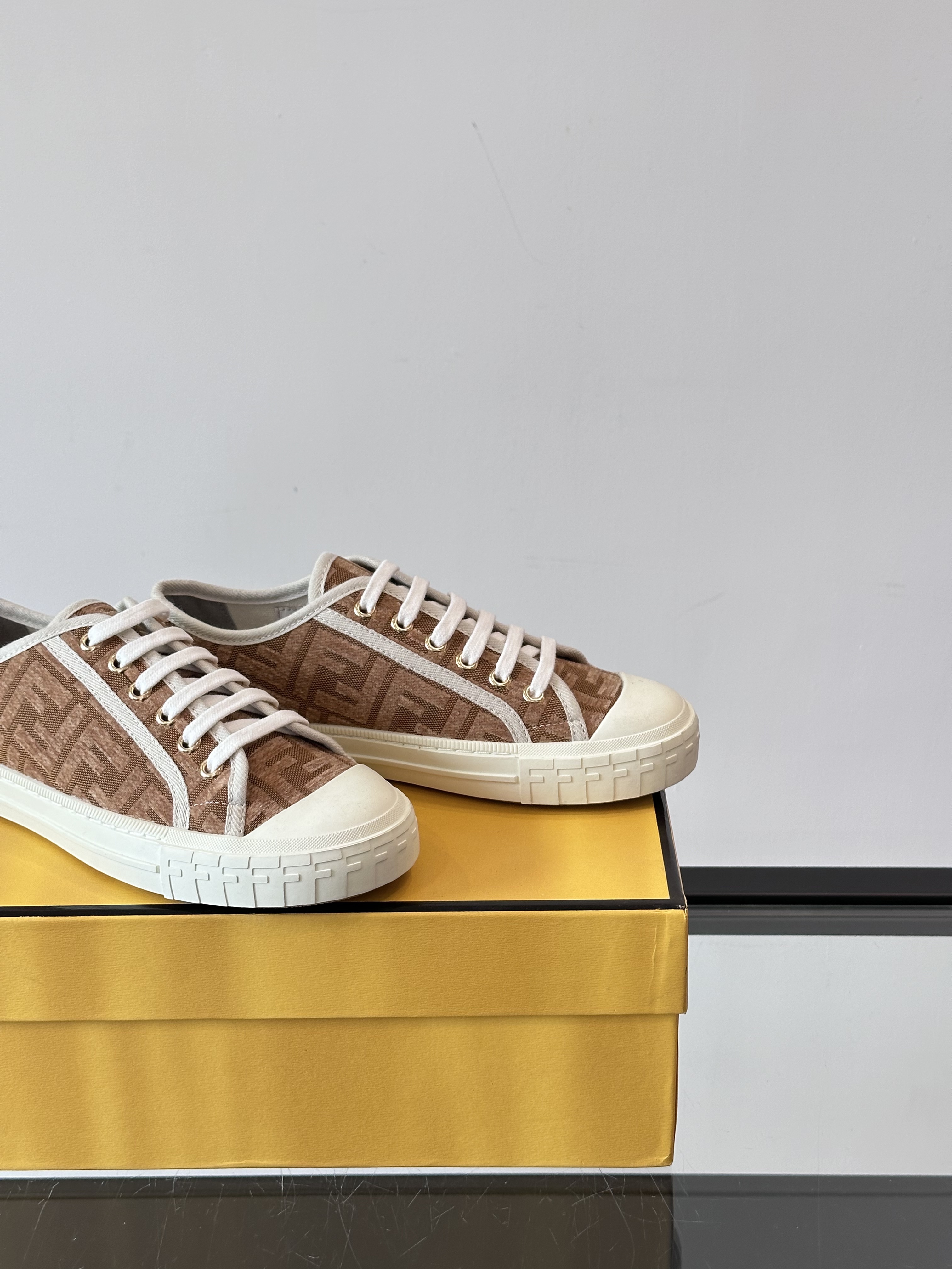 Fend* 2025ss Sneakers(EU35-45)