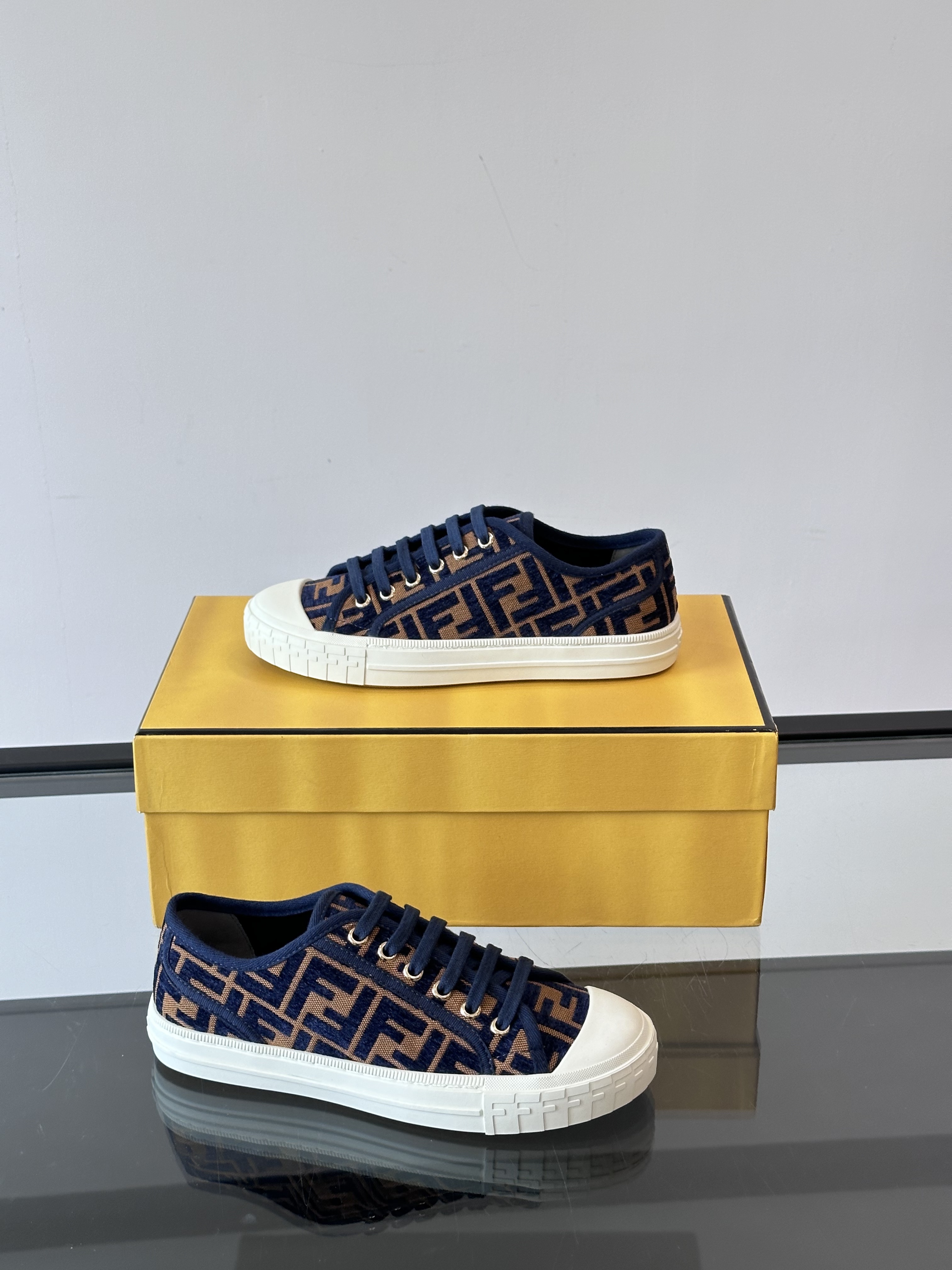 Fend* 2025ss Sneakers(EU35-45)