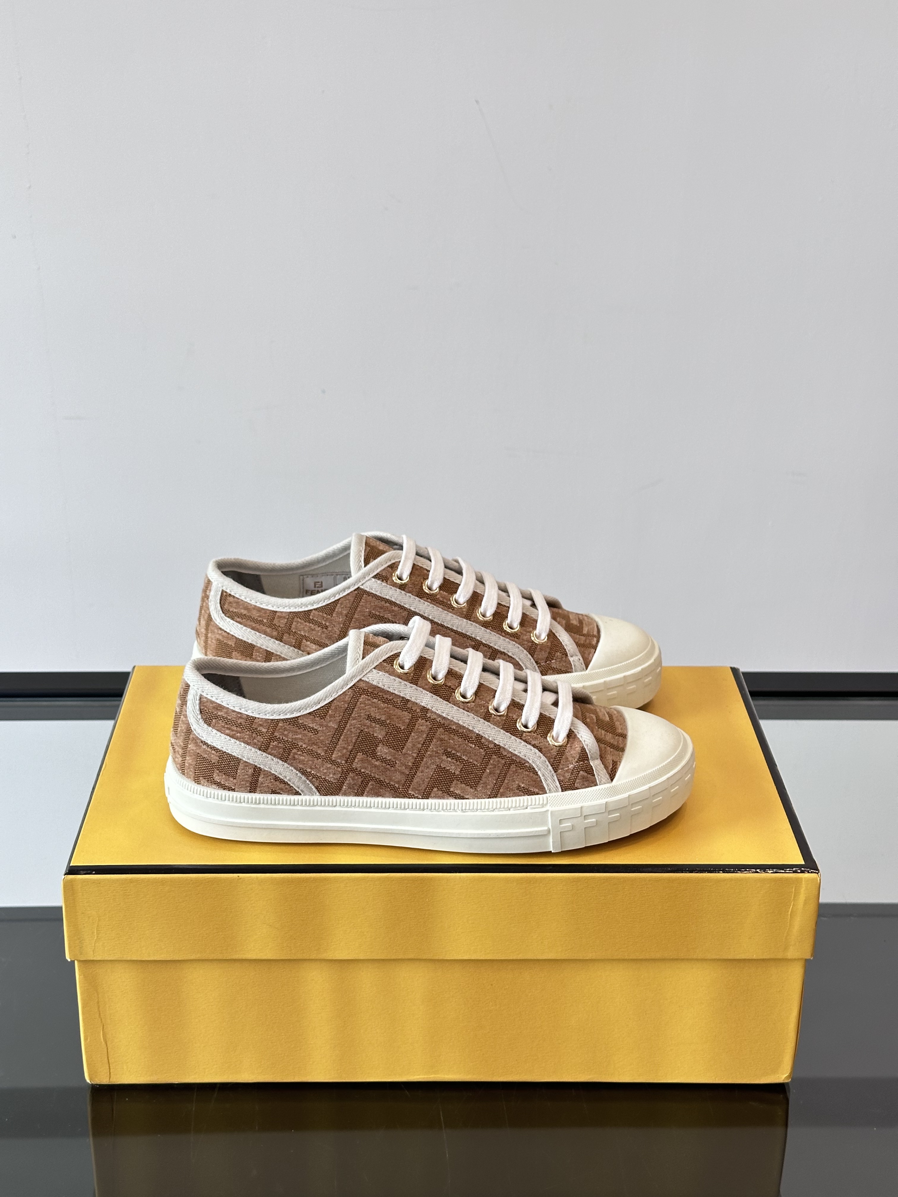 Fend* 2025ss Sneakers(EU35-45)