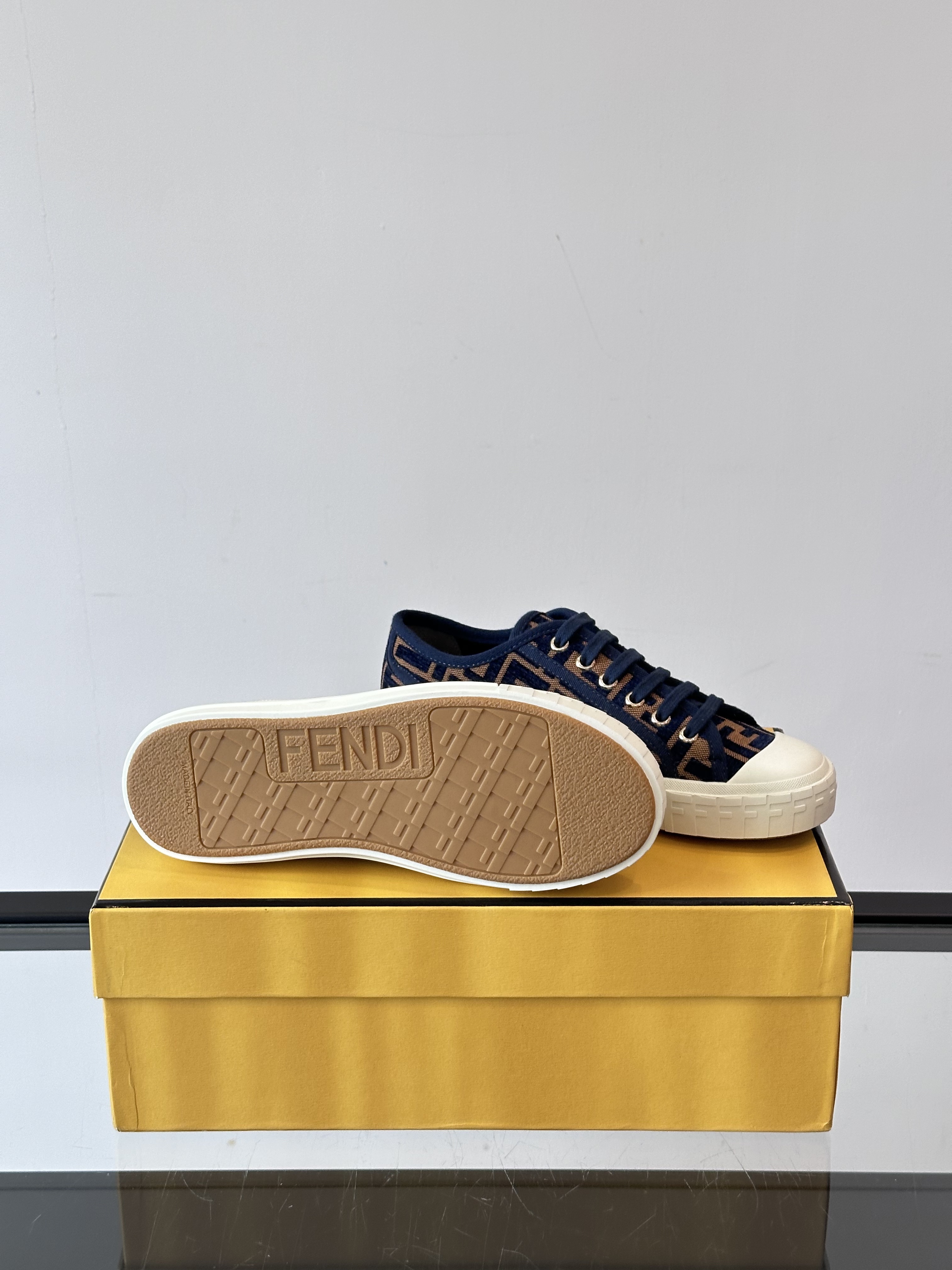Fend* 2025ss Sneakers(EU35-45)