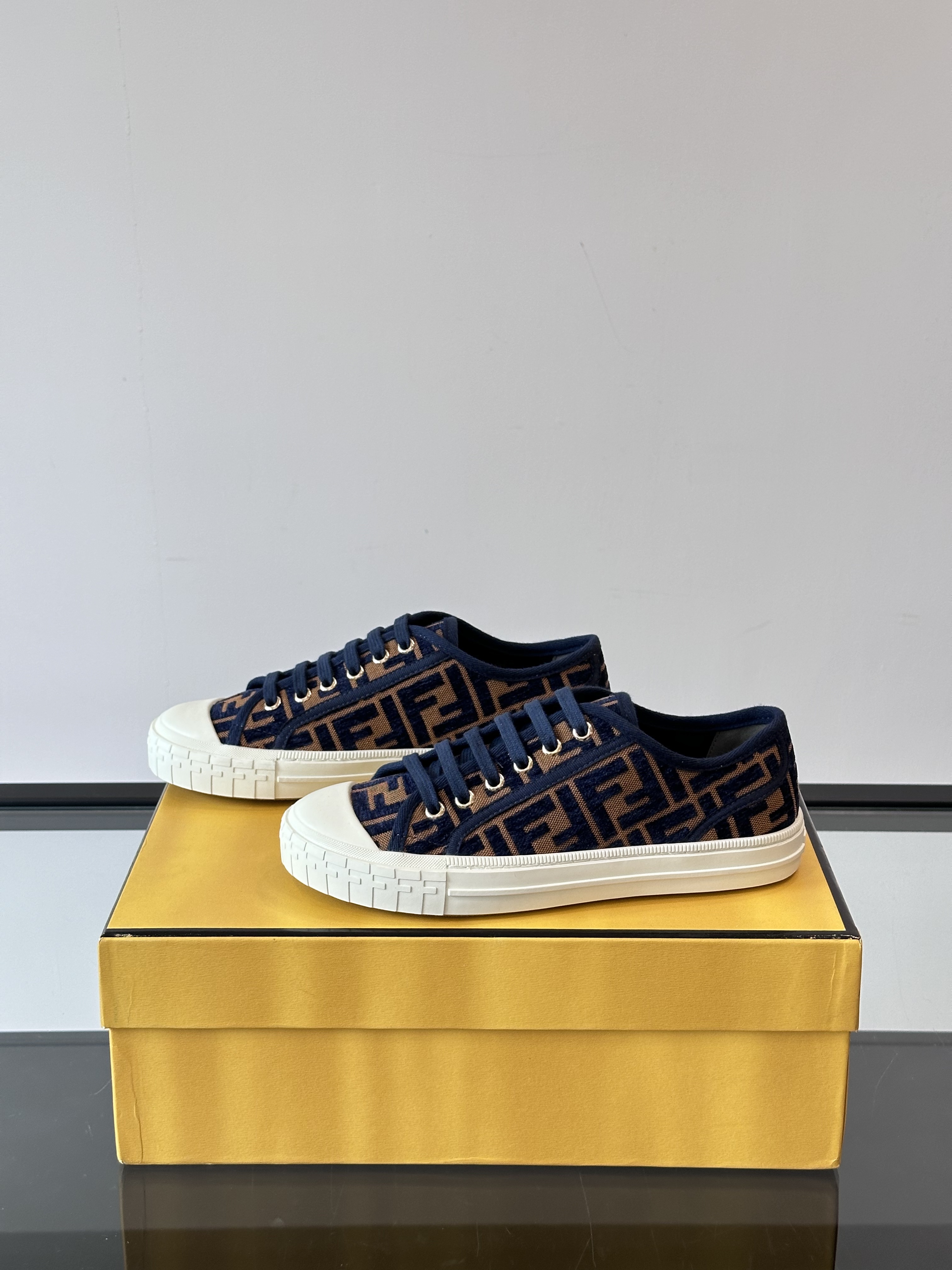 Fend* 2025ss Sneakers(EU35-45)