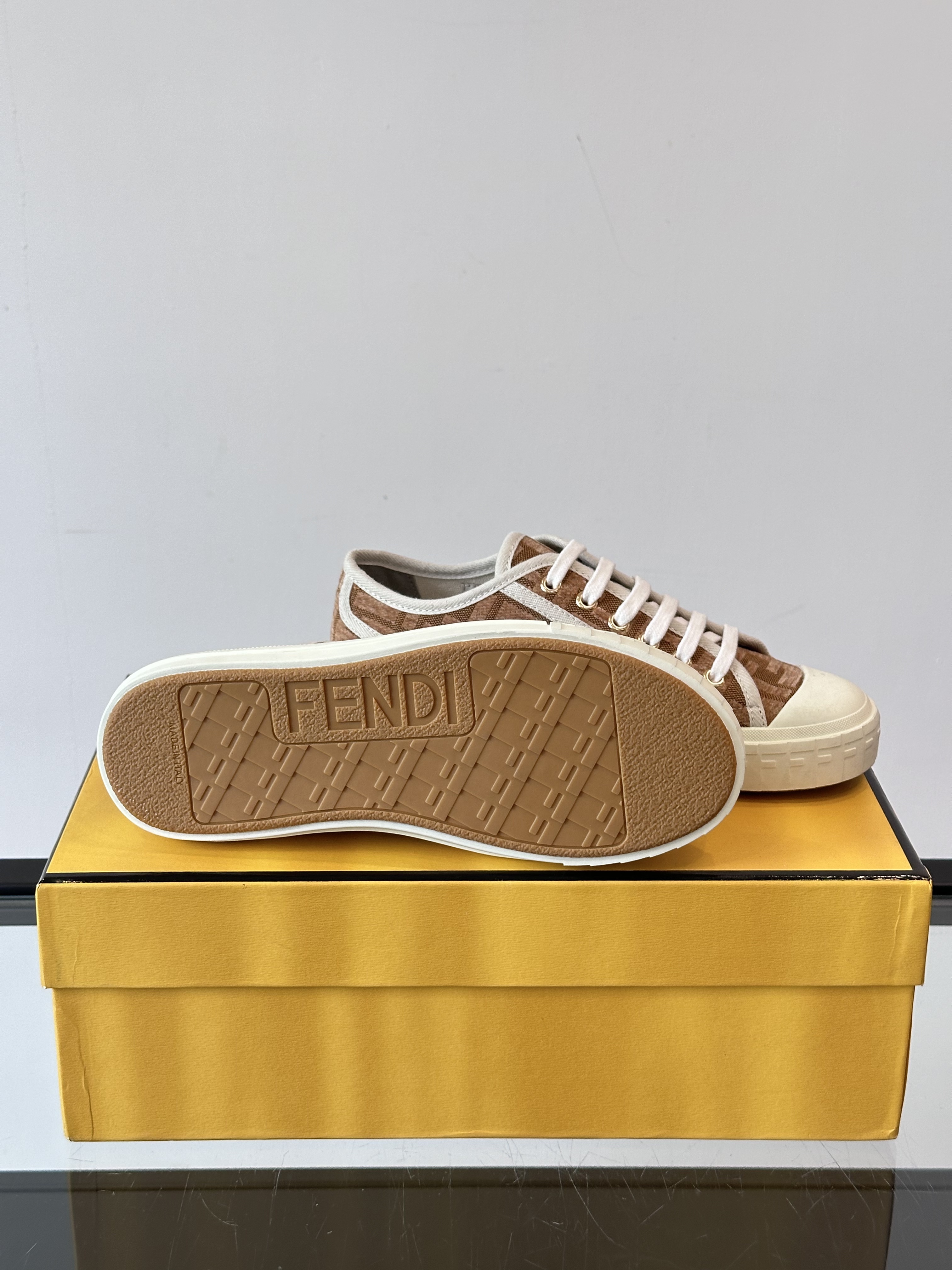 Fend* 2025ss Sneakers(EU35-45)