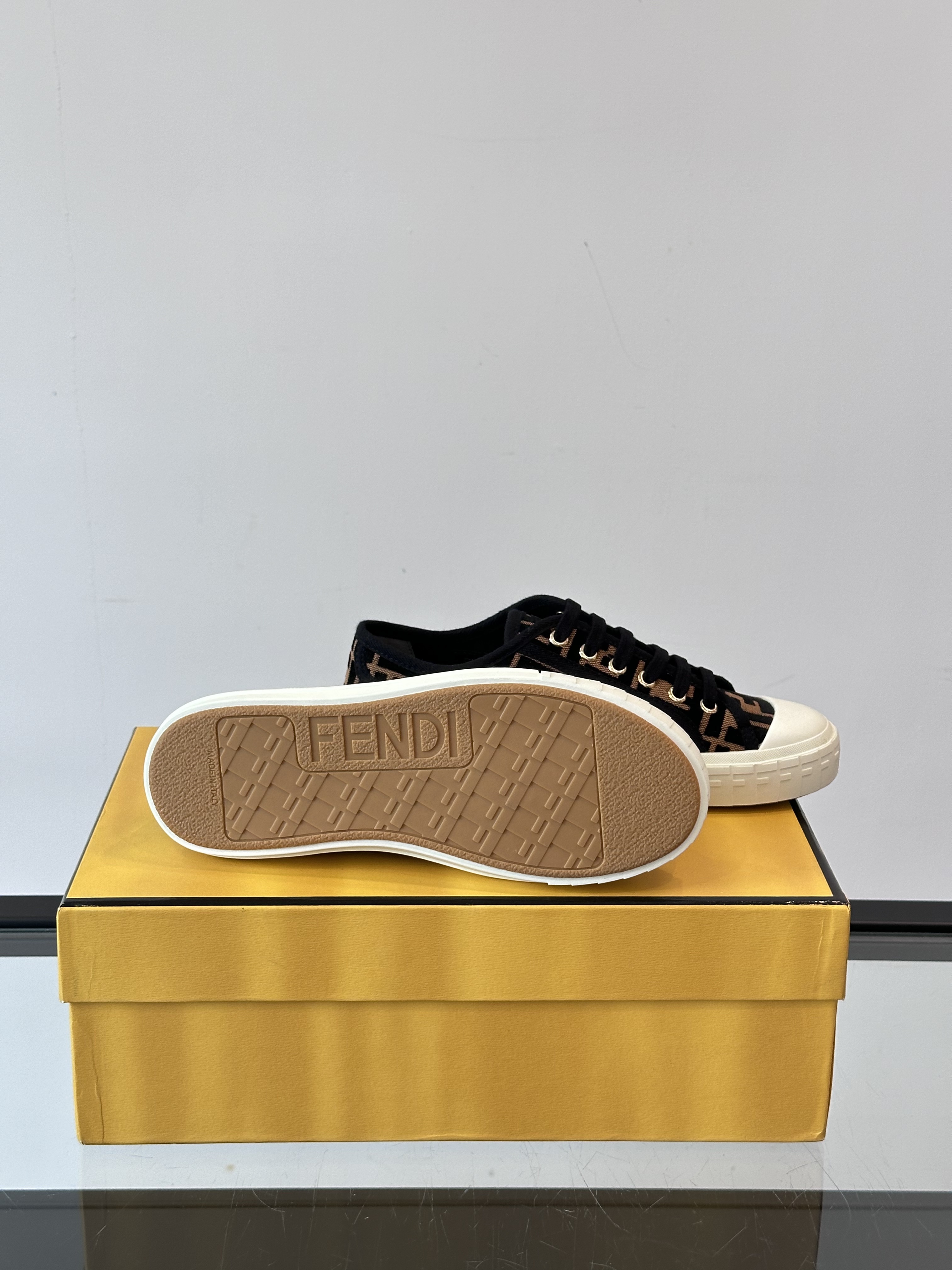Fend* 2025ss Sneakers(EU35-45)