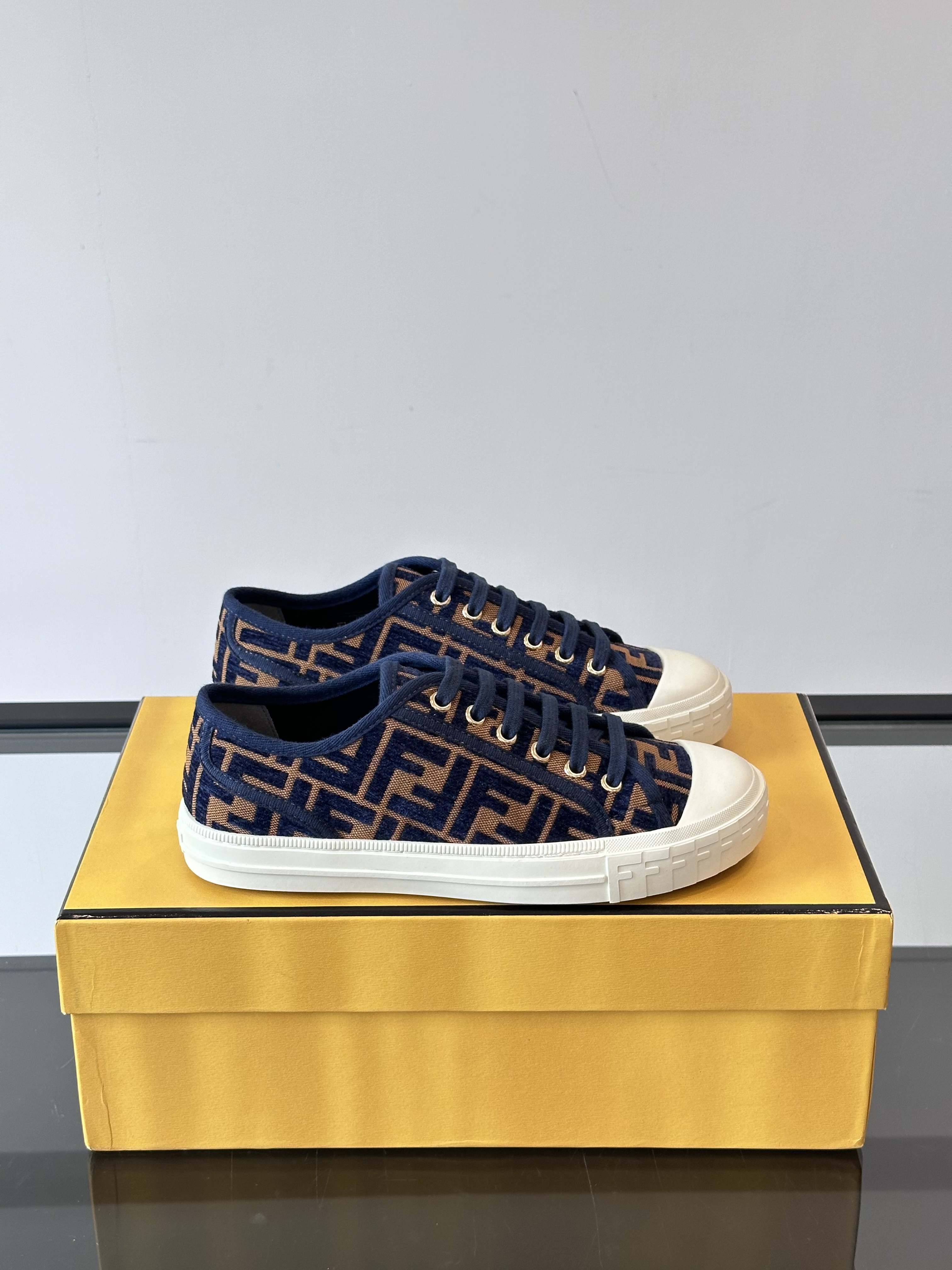 Fend* 2025ss Sneakers(EU35-45)