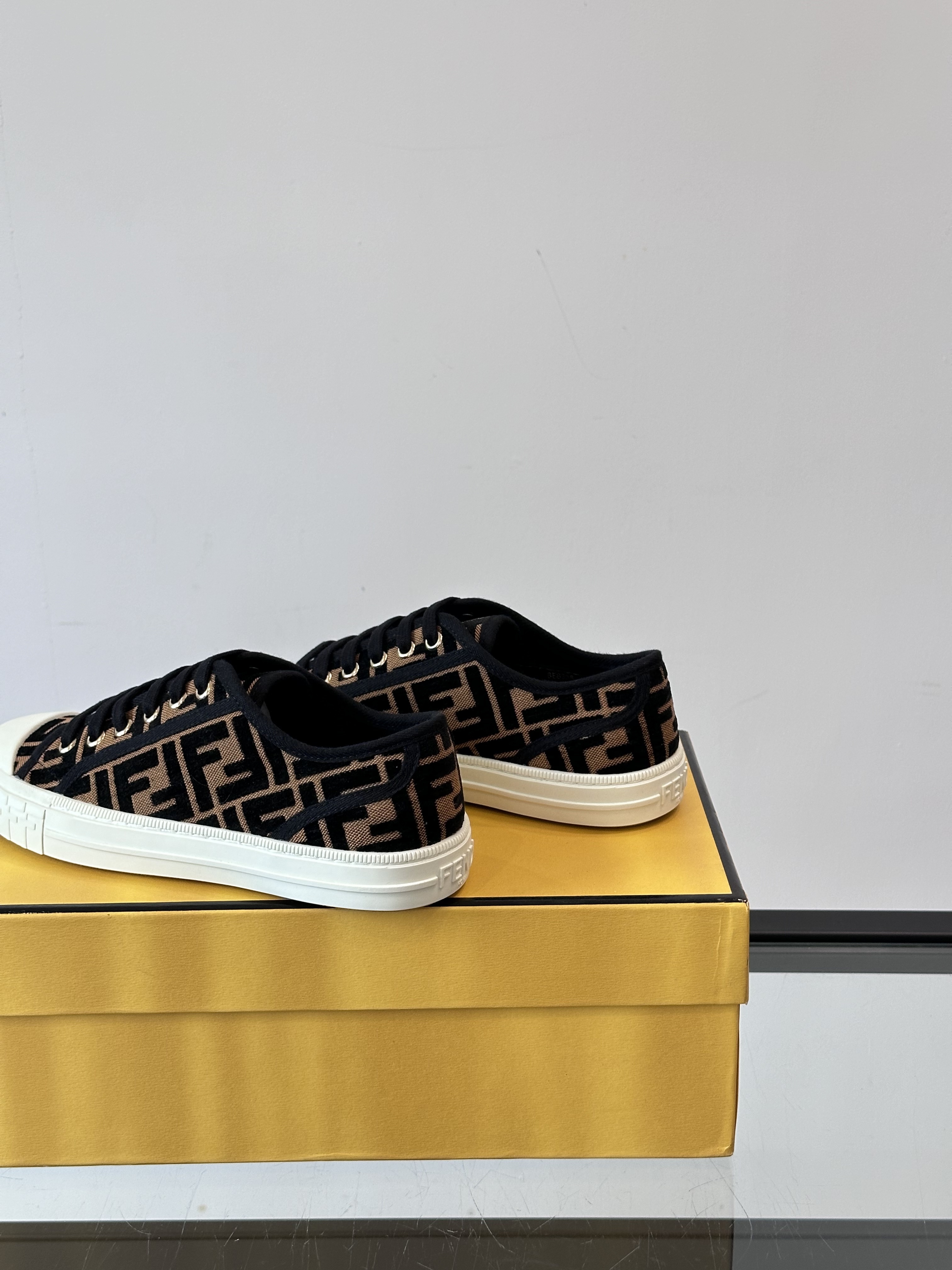 Fend* 2025ss Sneakers(EU35-45)