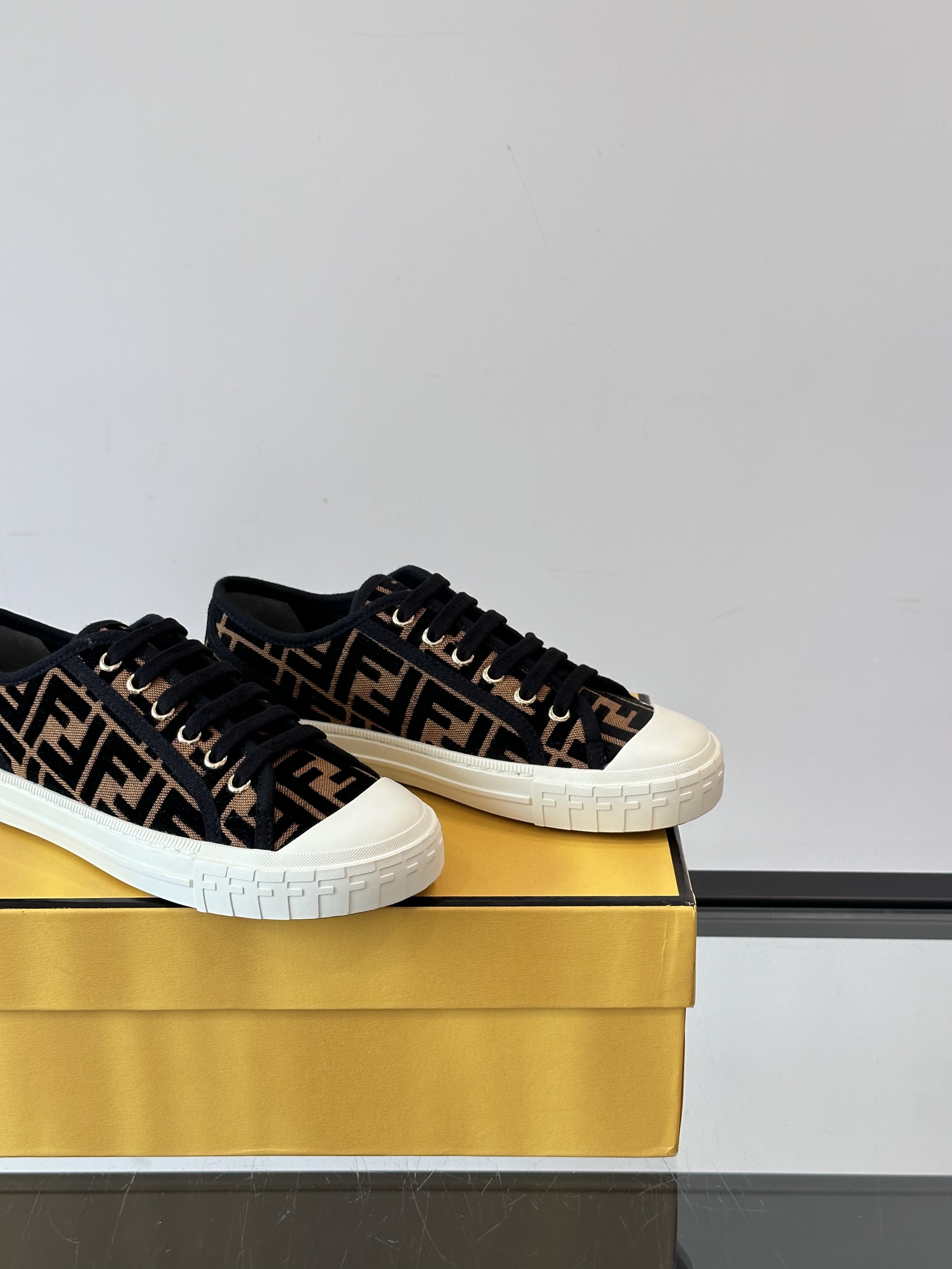 Fend* 2025ss Sneakers(EU35-45)