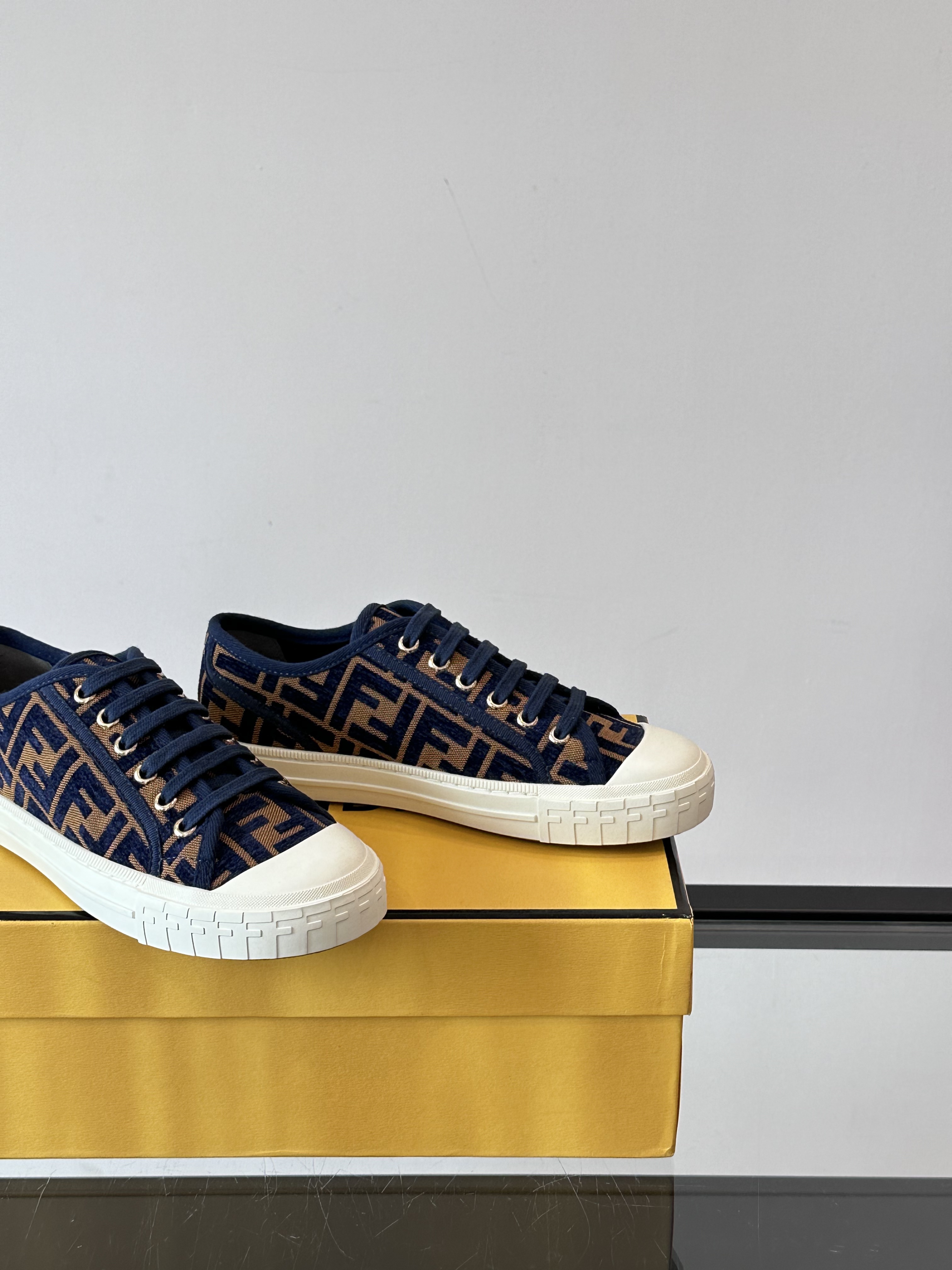 Fend* 2025ss Sneakers(EU35-45)