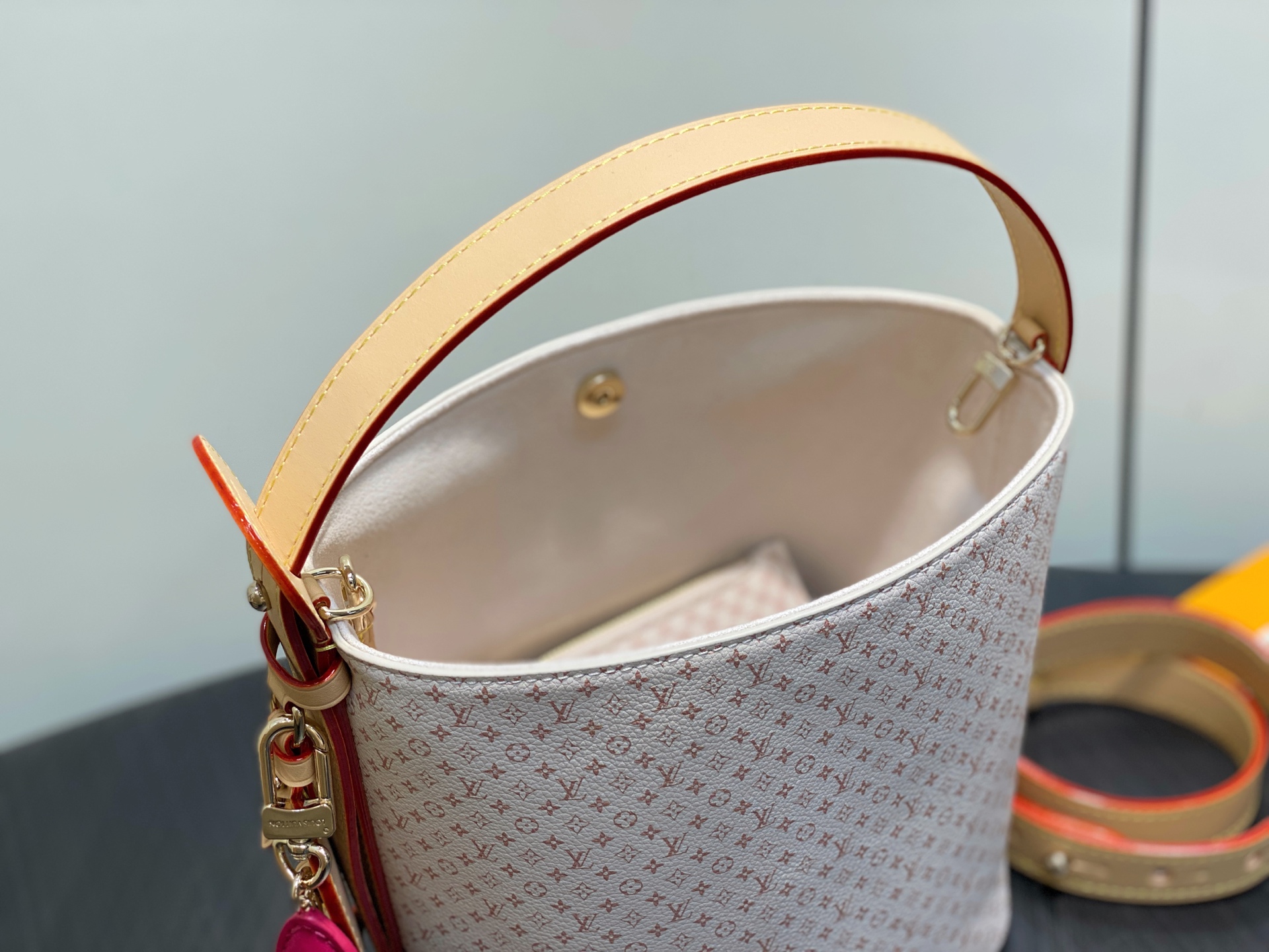 Louis Vuitton All In Bucket(18 x 12 x 16CM)