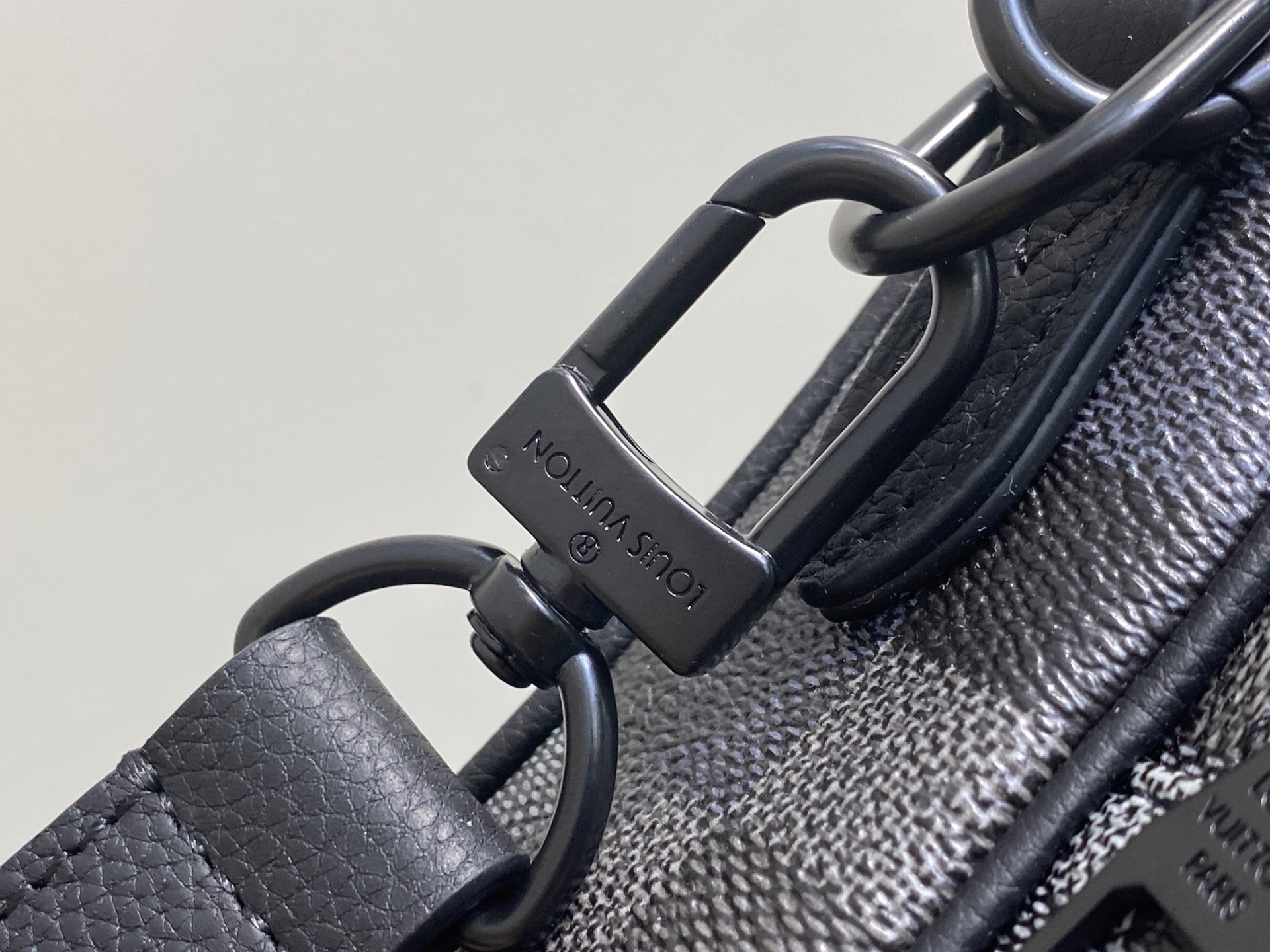 Louis Vuitton Nil Bag(17.5 x 11 x 25CM)