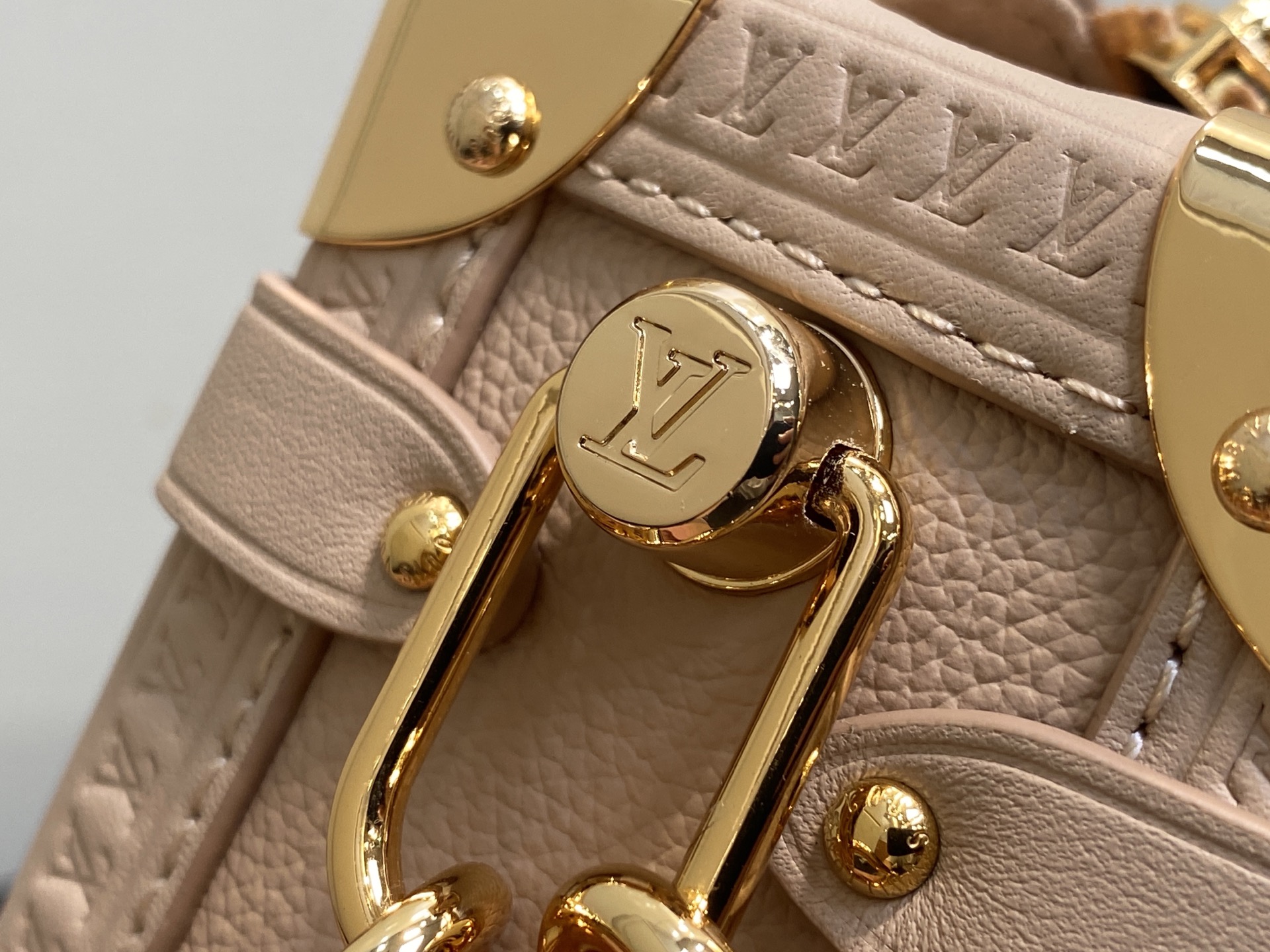 Louis Vuitton Side Trunk Bag (18.0 x 12.5 x 8 CM)