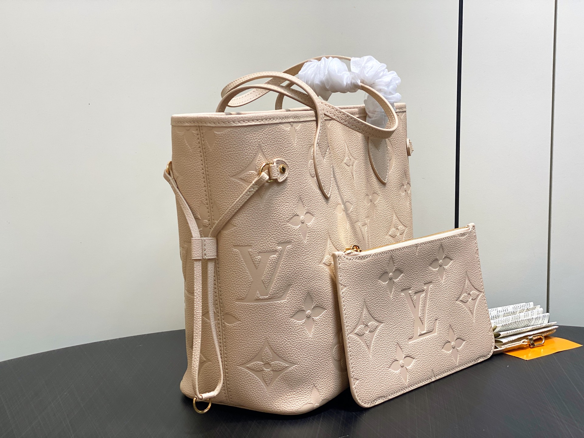 Louis Vuitton Nil Bag(17.5 x 11 x 25CM)