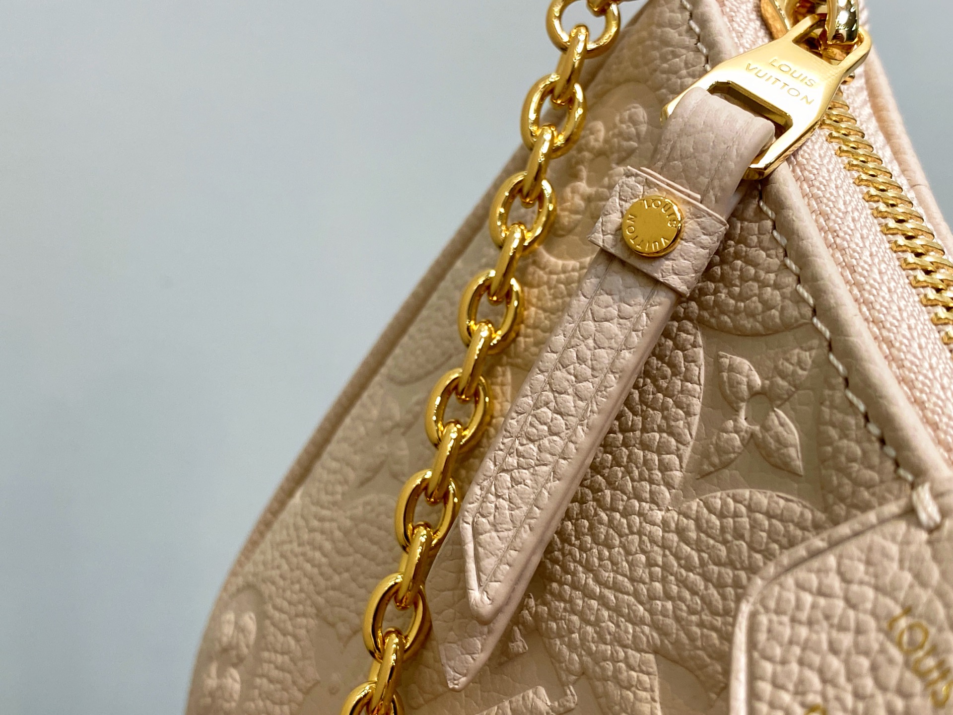 Louis Vuitton Easy Pouch(19 x 11.5 x 3CM)