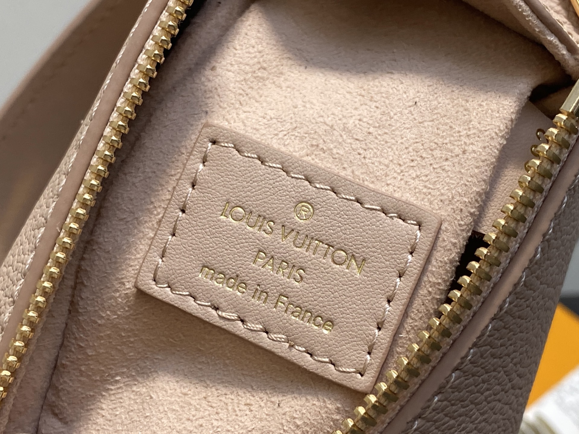 Louis Vuitton Side Trunk Bag (18.0 x 12.5 x 8 CM)