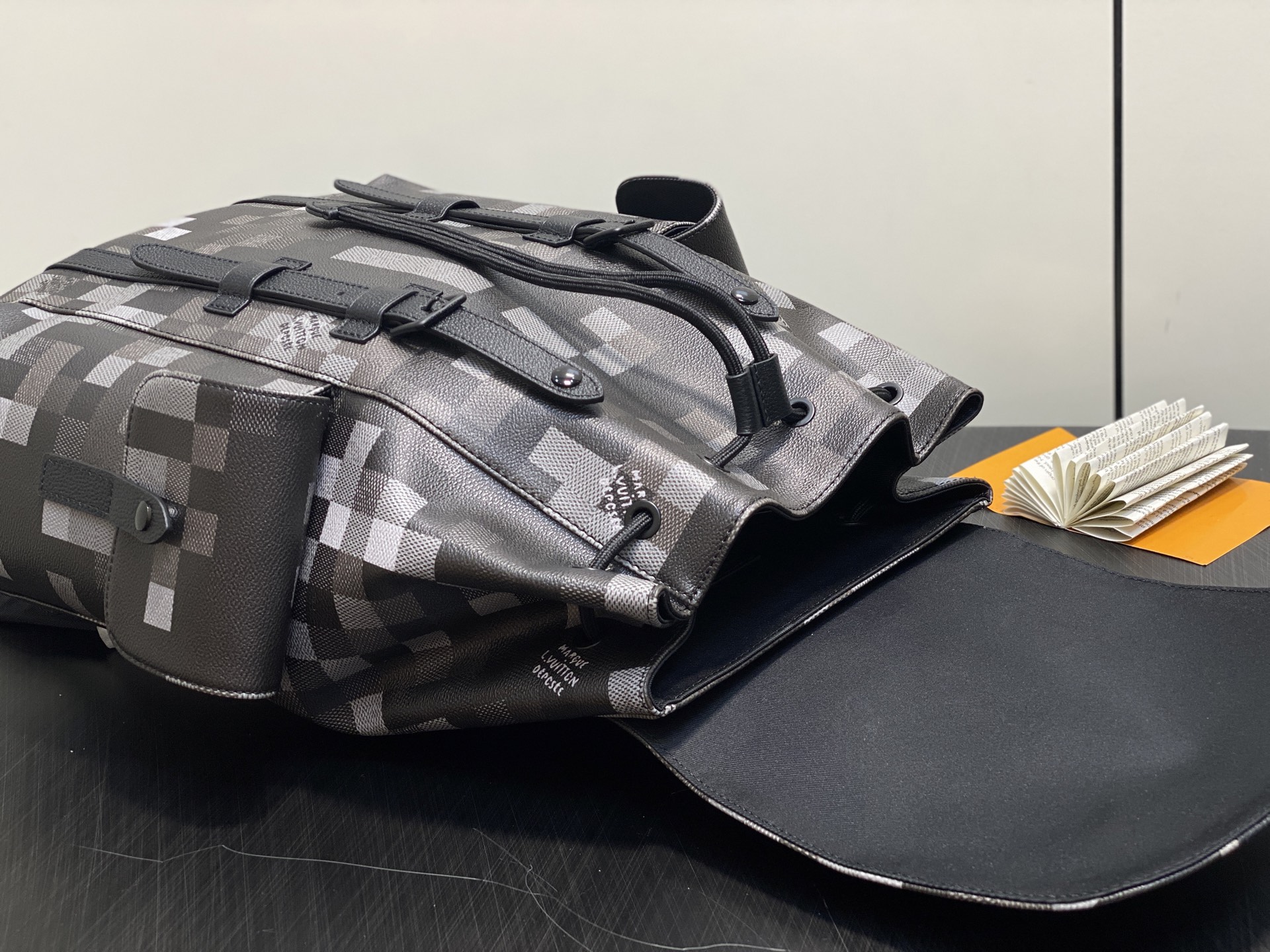 Louis Vuitton Christopher Backpack(38.1 × 43.94 × 12.45CM)