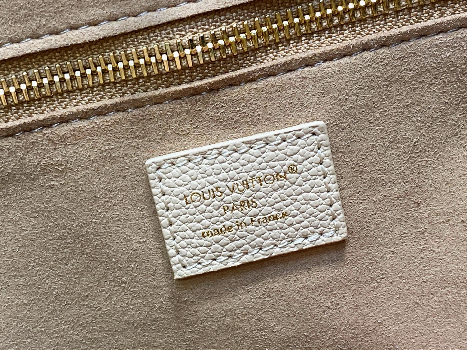 Louis Vuitton Nil Bag(17.5 x 11 x 25CM)
