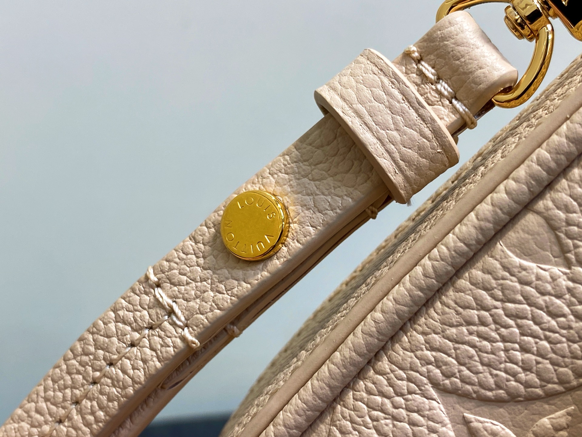 Louis Vuitton Easy Pouch(19 x 11.5 x 3CM)