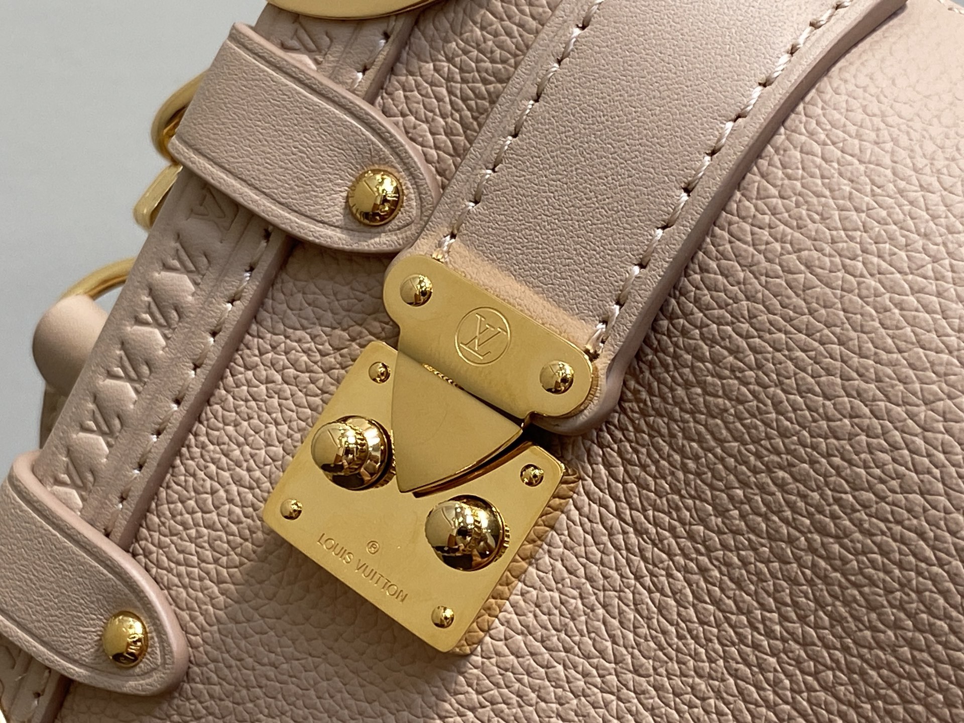 Louis Vuitton Side Trunk Bag (18.0 x 12.5 x 8 CM)