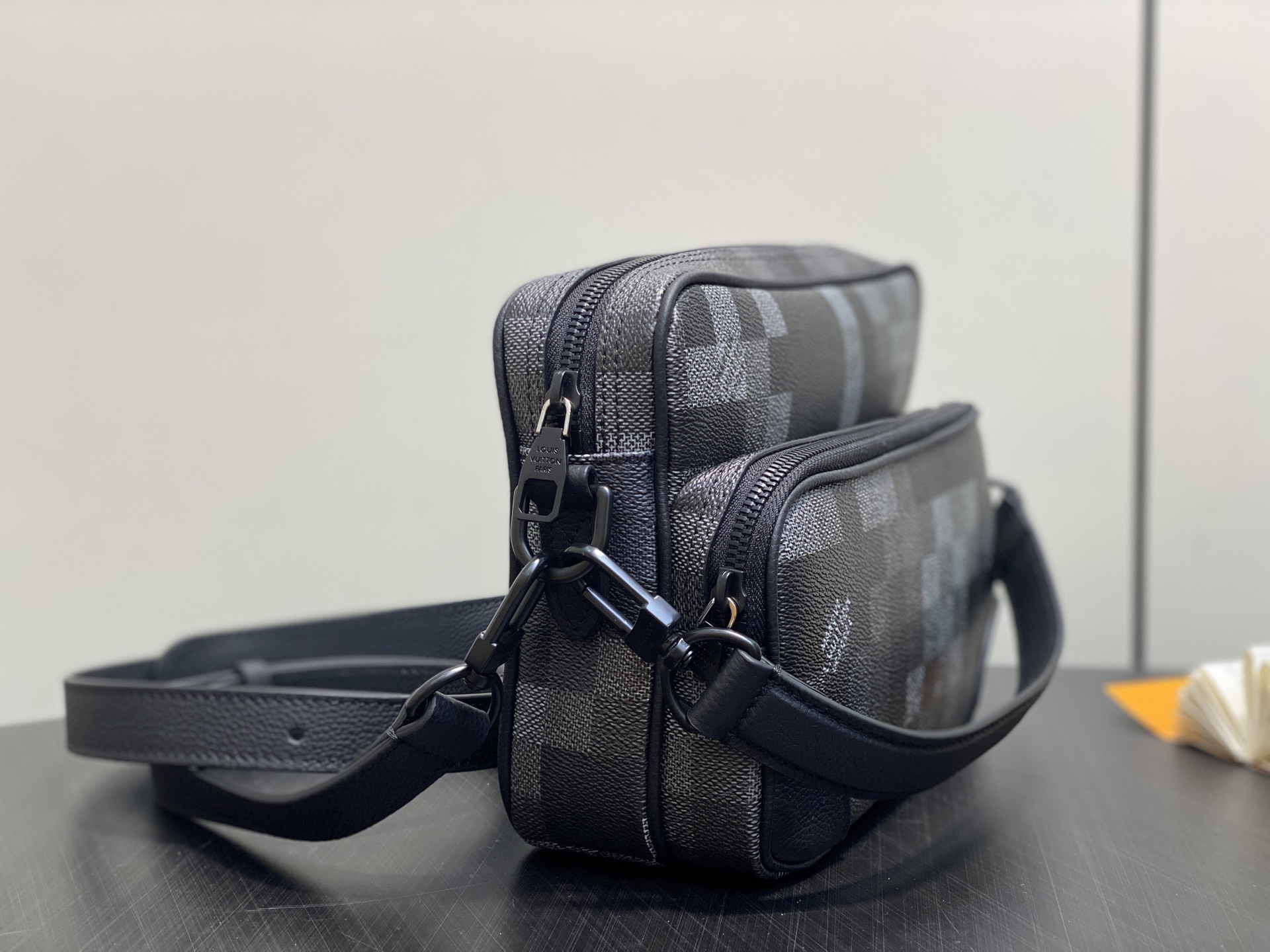 Louis Vuitton Nil Bag(17.5 x 11 x 25CM)