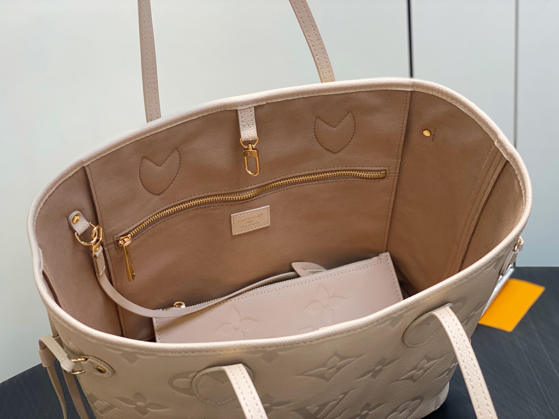 Louis Vuitton Nil Bag(17.5 x 11 x 25CM)