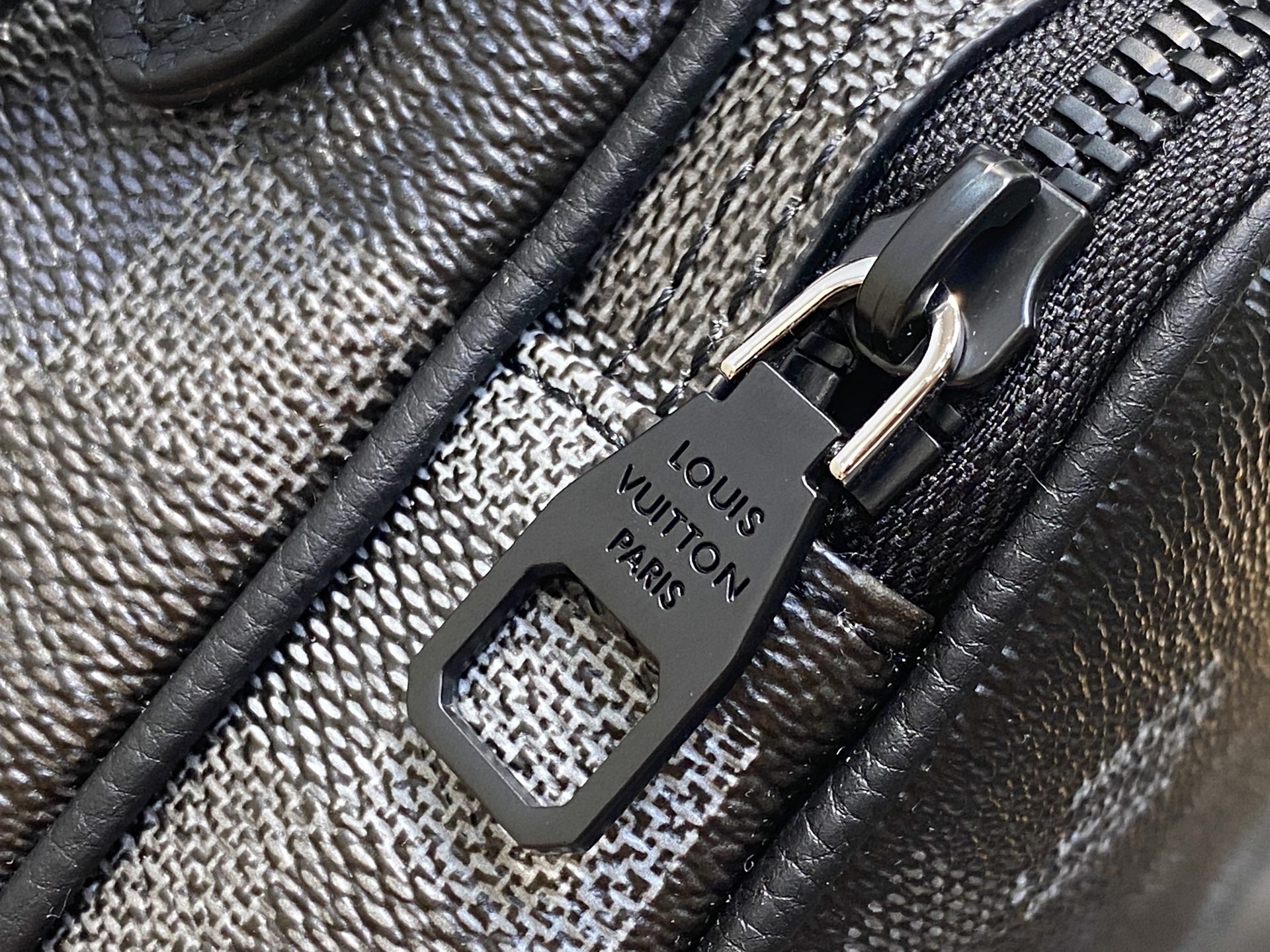 Louis Vuitton Nil Bag(17.5 x 11 x 25CM)