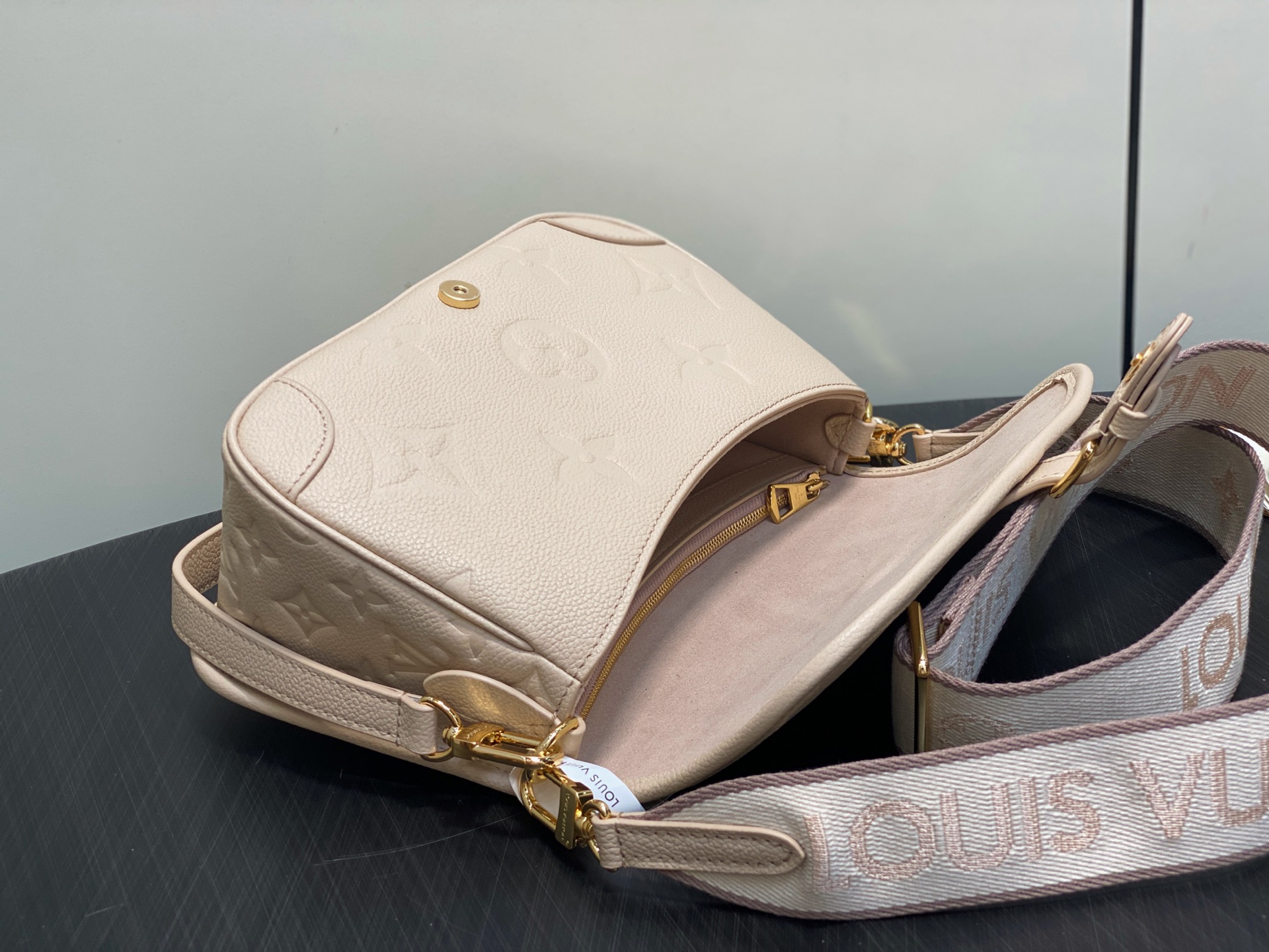 Louis Vuitton Diane Bag (15 x 9 x 24CM)