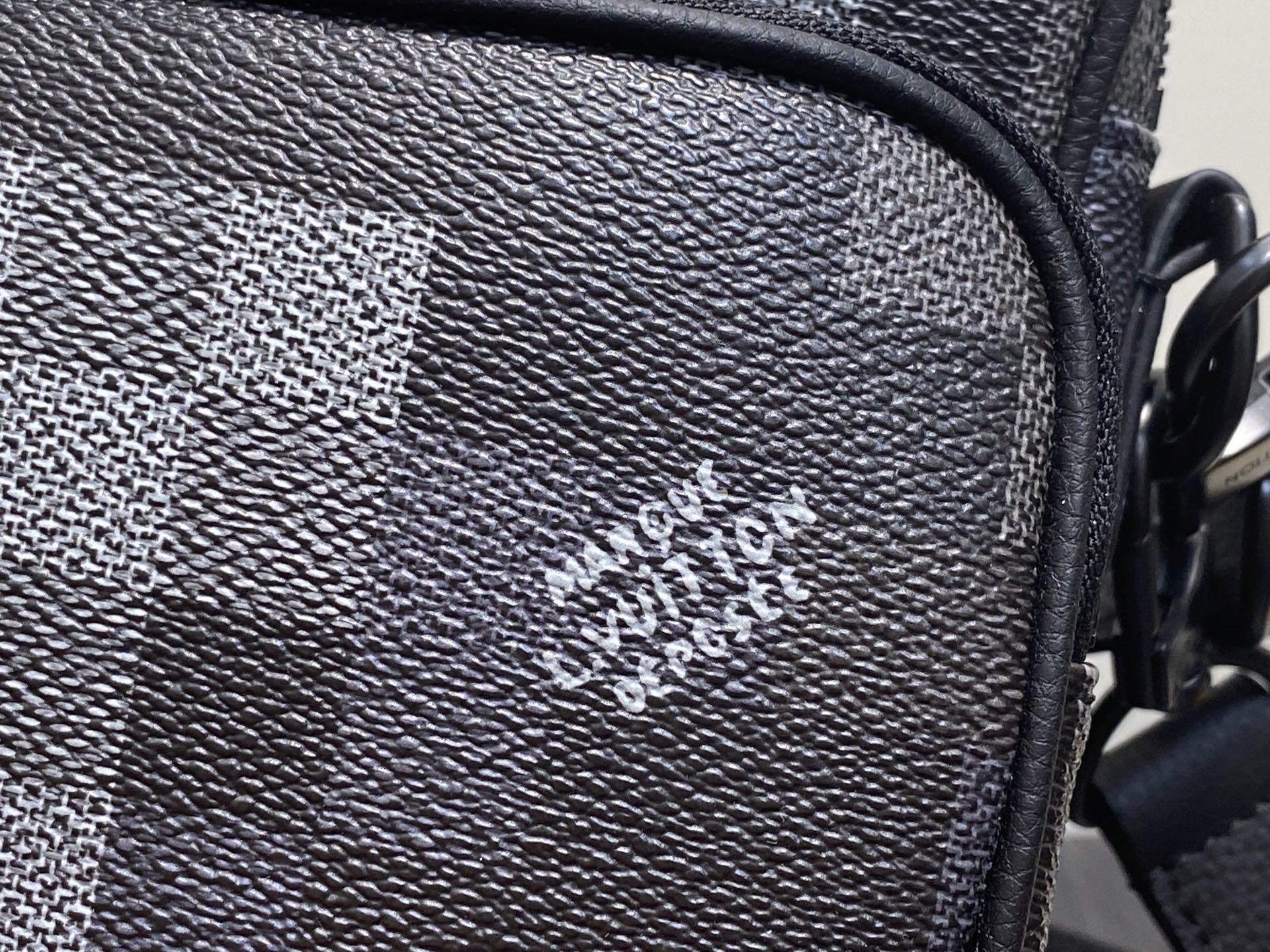 Louis Vuitton Nil Bag(17.5 x 11 x 25CM)