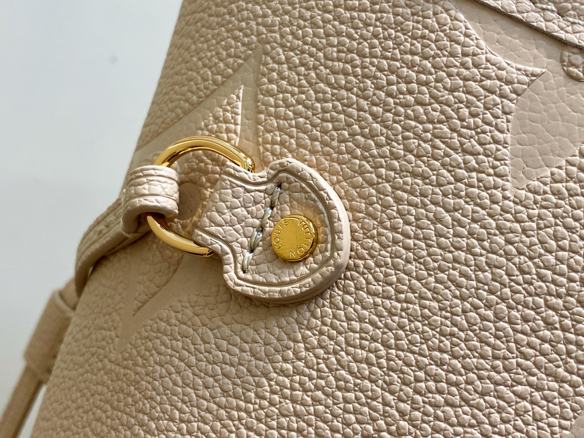 Louis Vuitton Nil Bag(17.5 x 11 x 25CM)