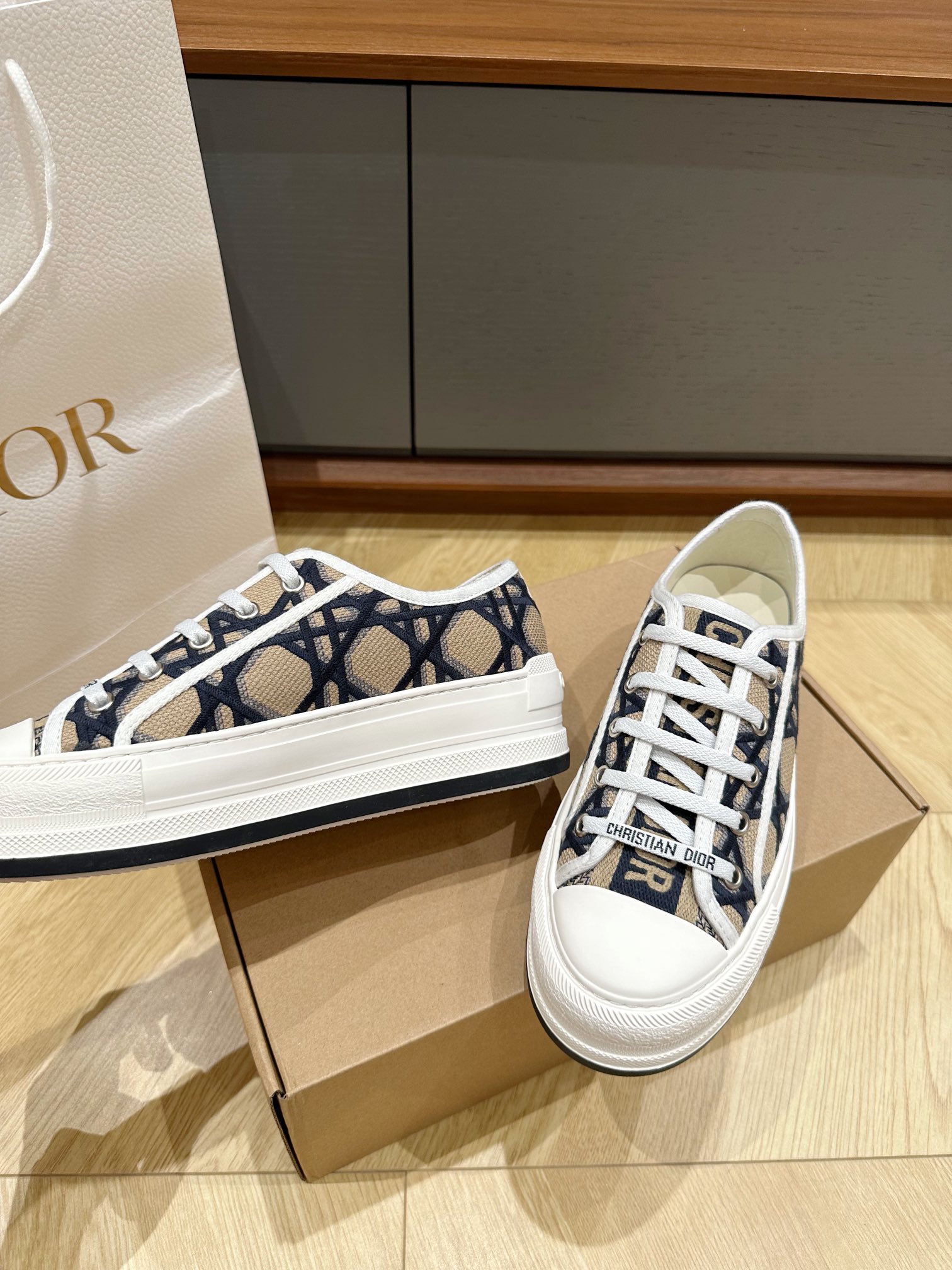 Di0r CD Sneaker（EU35-41)