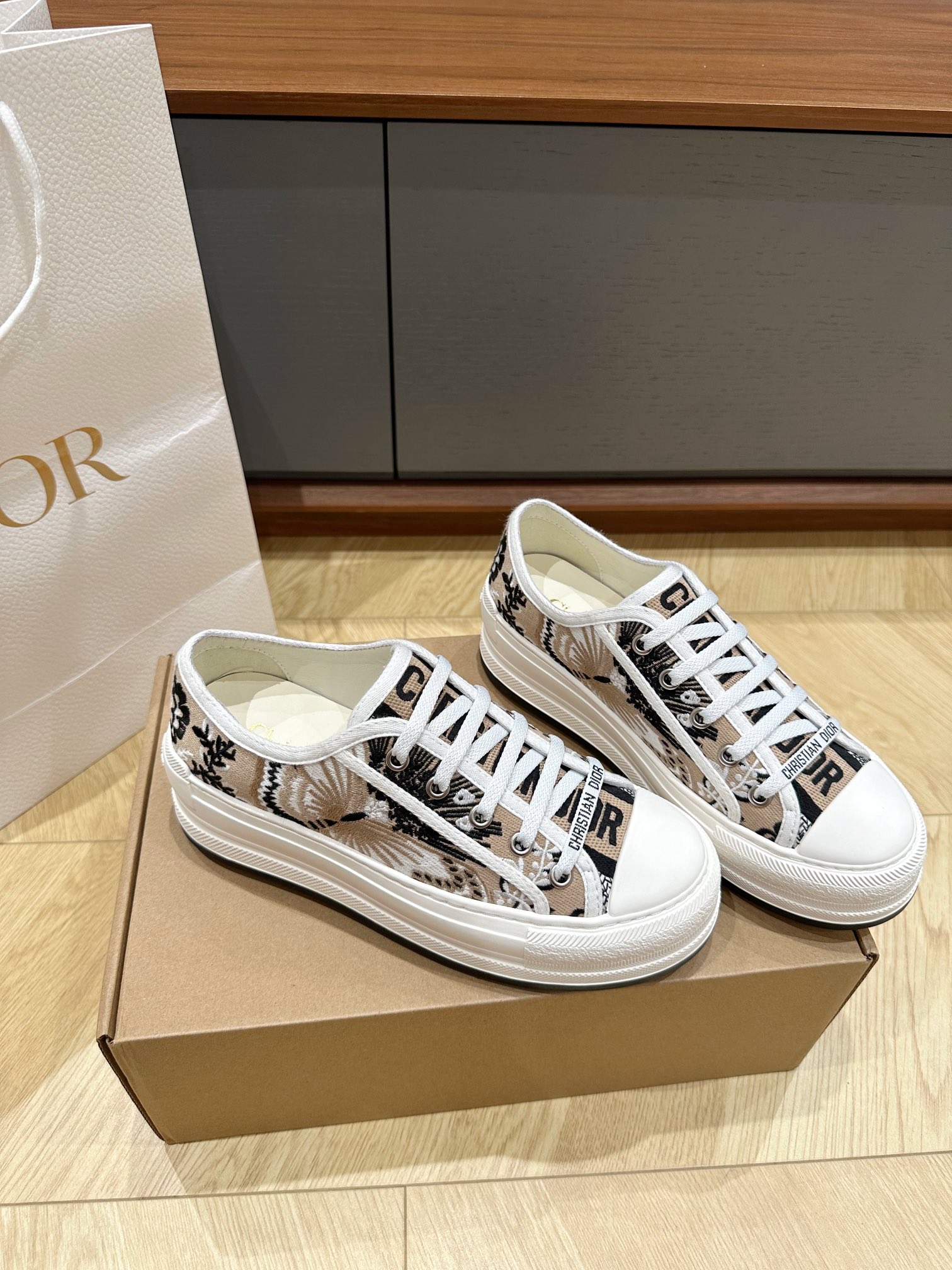 Di0r CD Sneaker（EU35-41)