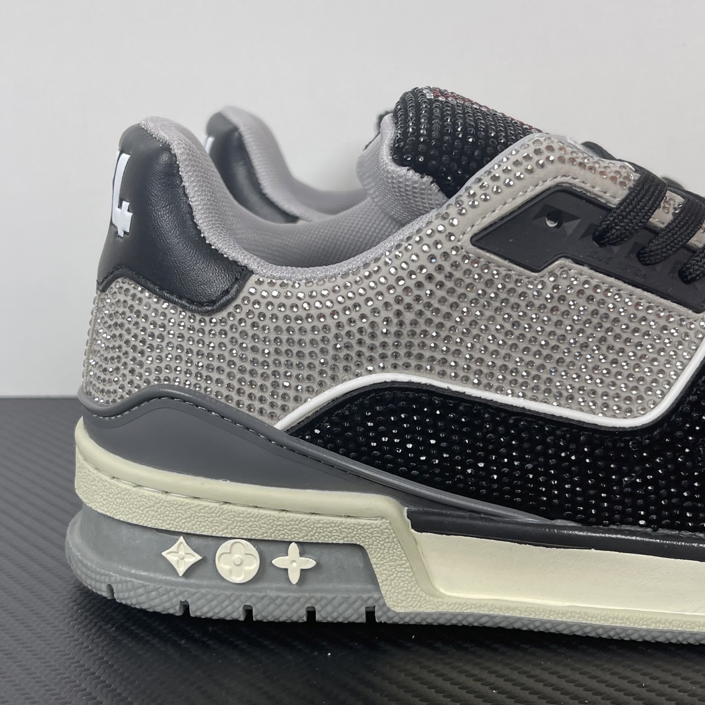 Louis Vuitton Trainer Sneakers(EU35-45)