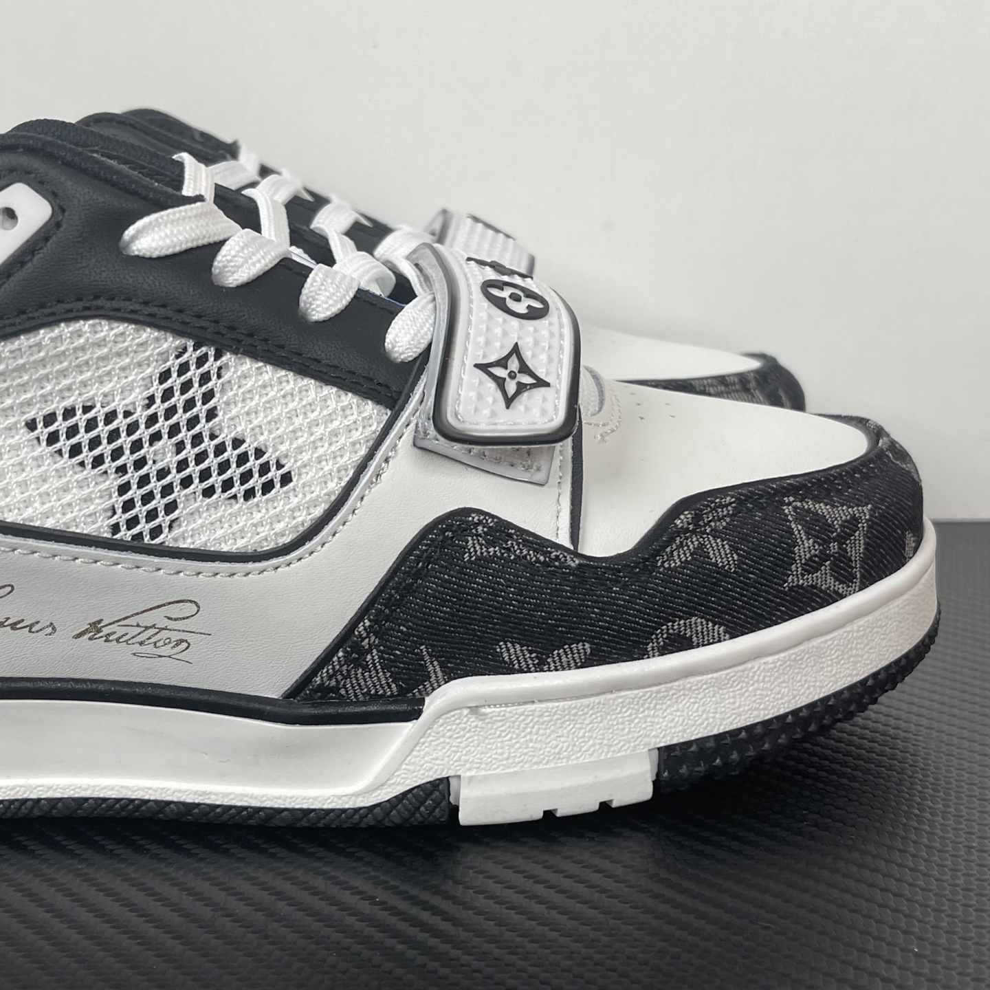 Louis Vuitton Trainer Sneakers(EU35-46)