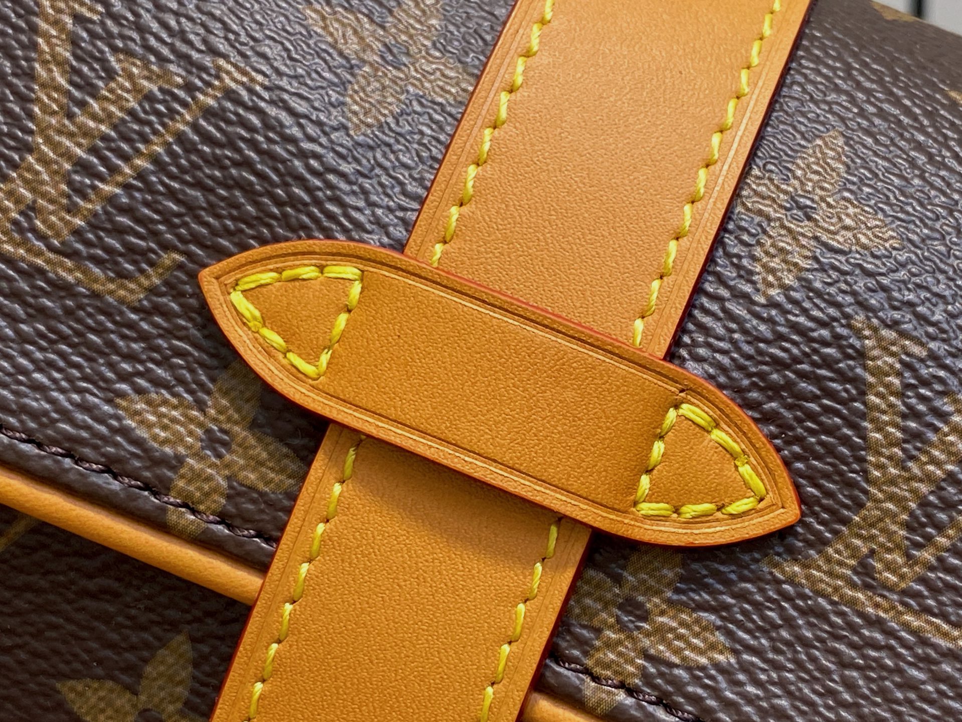 Louis Vuitton Monogram Archive Cargo Bag(14 x 10 x 23CM)