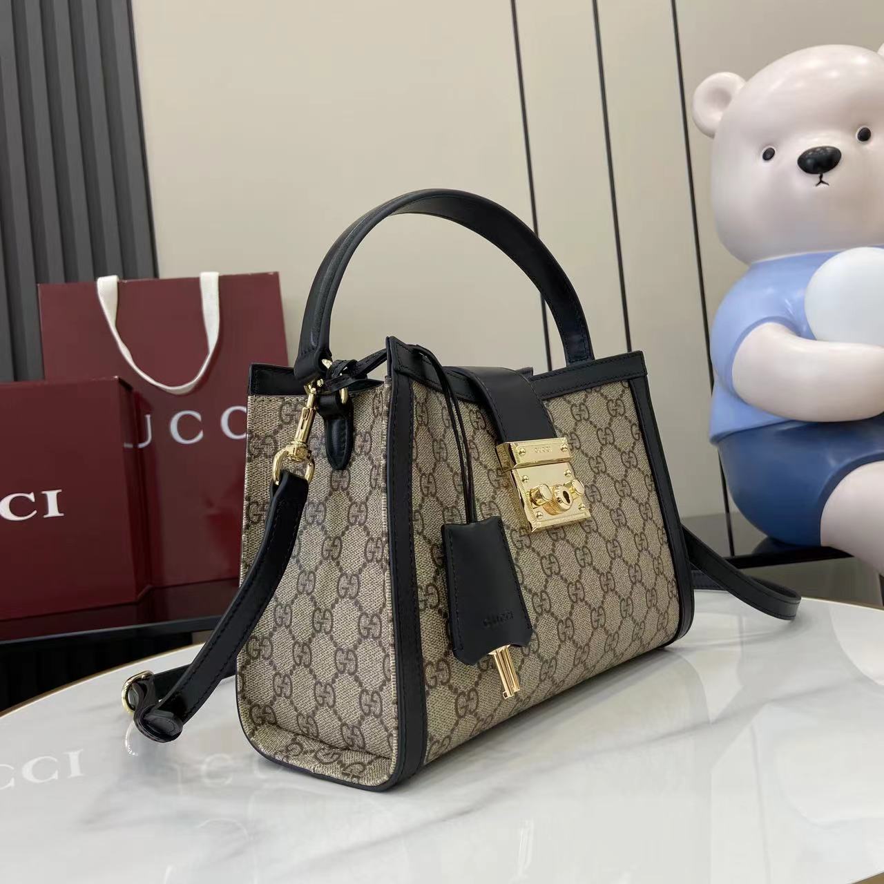 Gucc* Padlock Shoulder Bag(25.5*17.5*10CM)