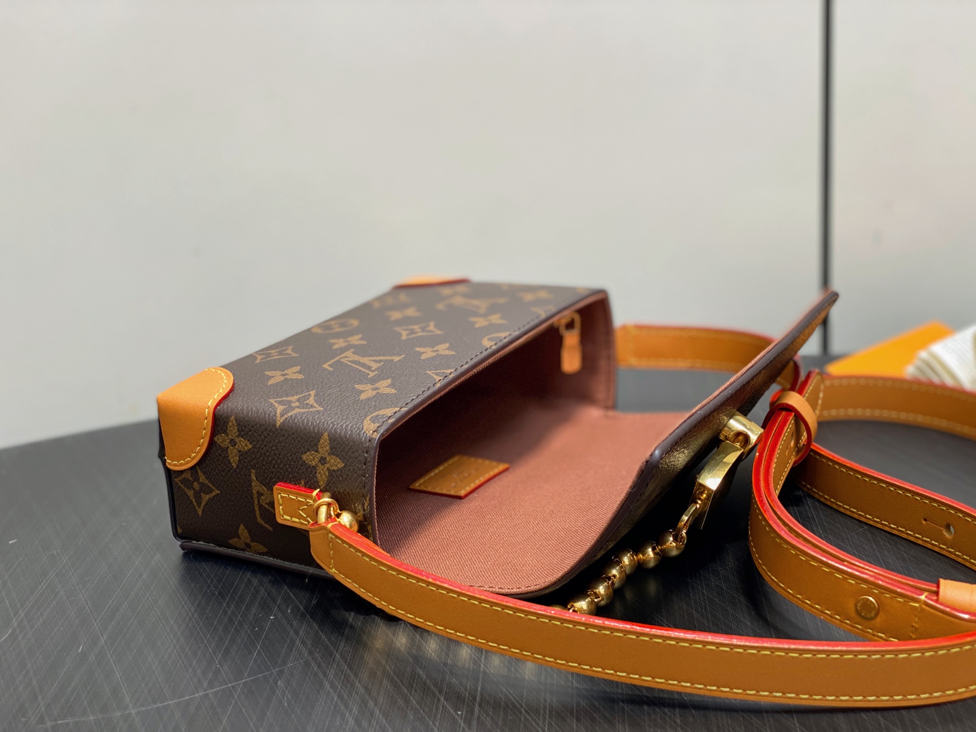 Louis Vuitton Steamer Mini Bag(11 x 6.5 x 18CM)