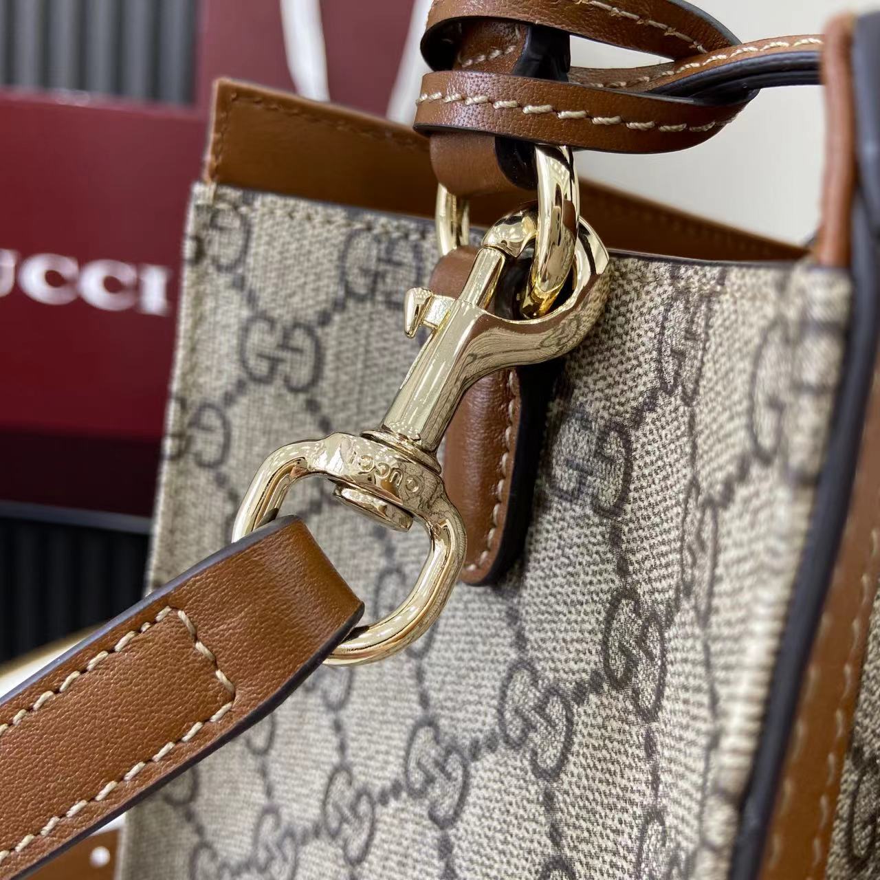 Gucc* Padlock Shoulder Bag(31*21*11CM)