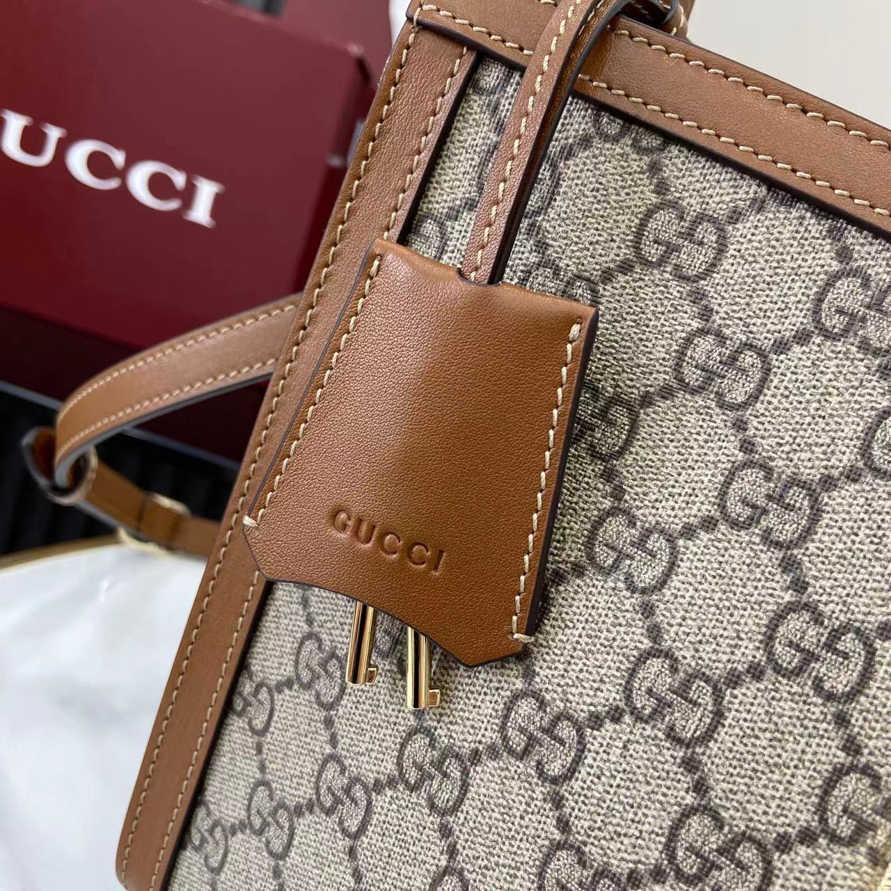 Gucc* Padlock Shoulder Bag(31*21*11CM)