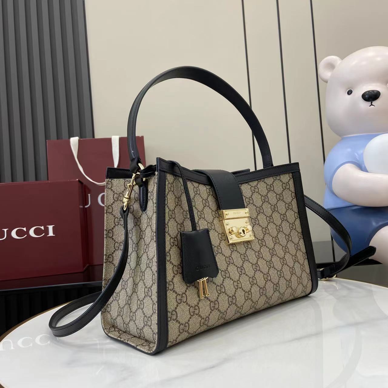 Gucc* Padlock Shoulder Bag(31*21*11CM)